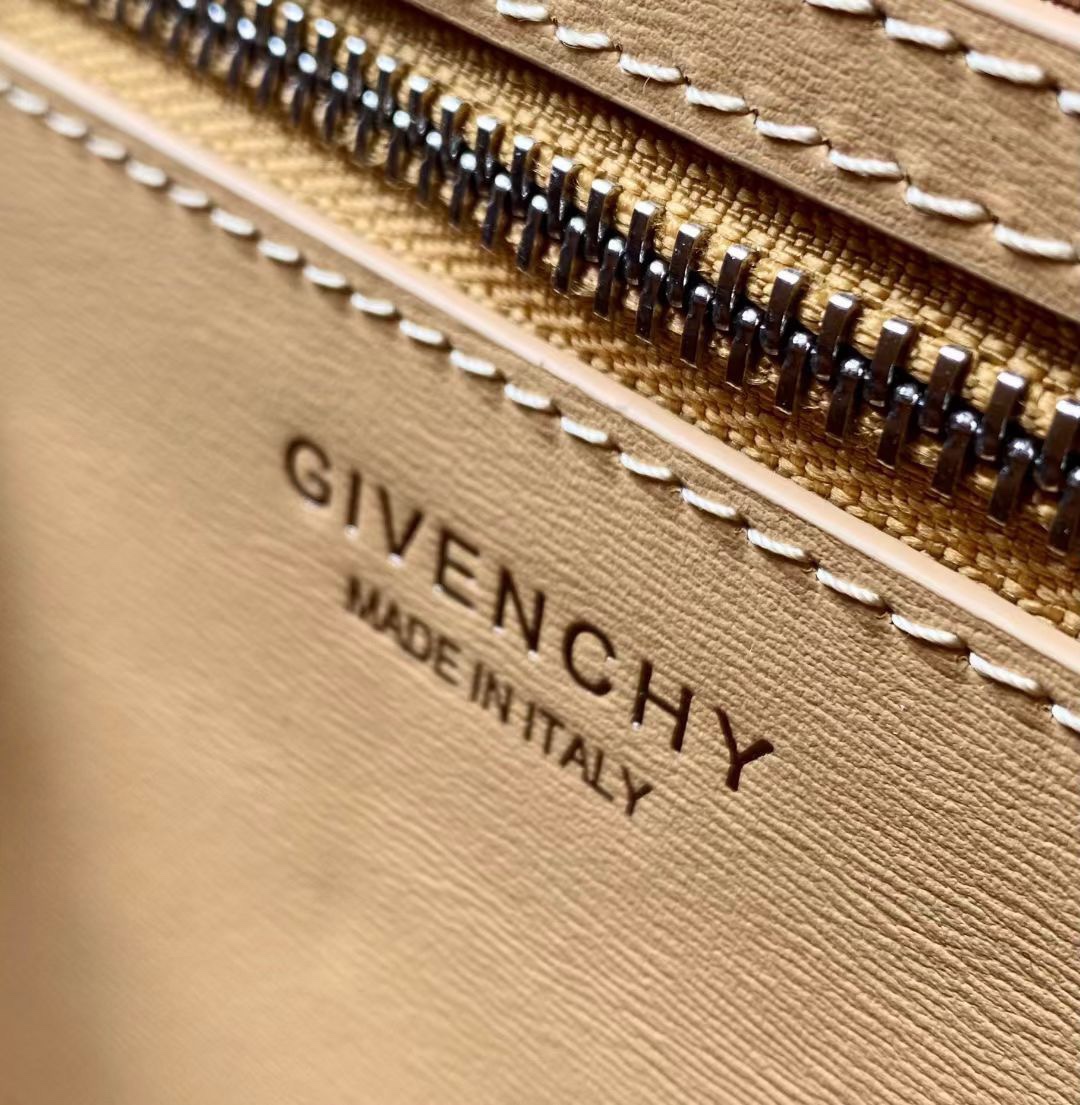 Givenchy Antigona Lock Soft