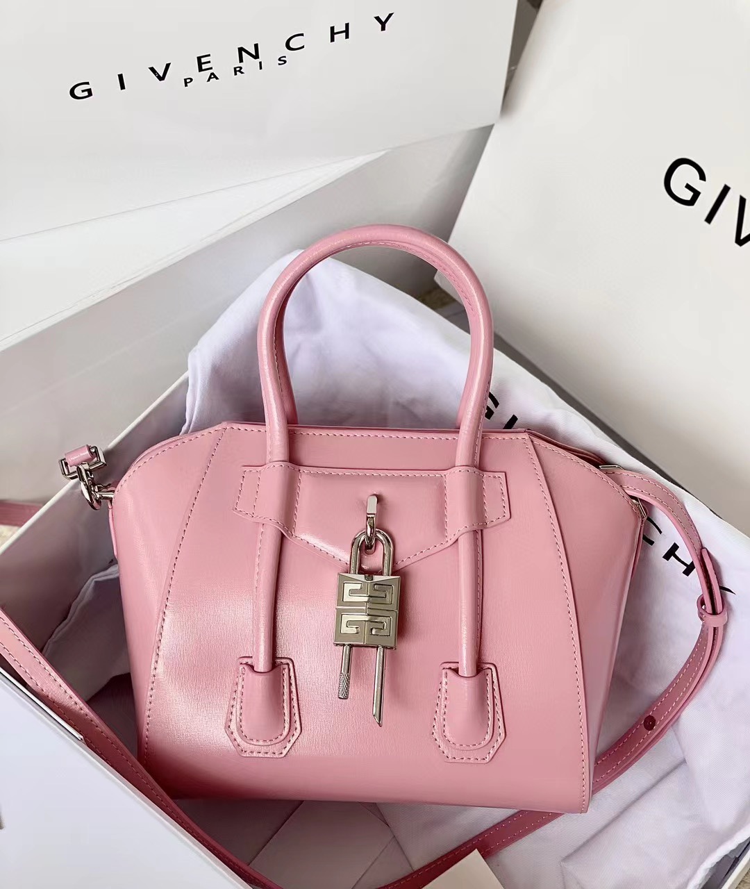 Givenchy Antigona Lock Soft
