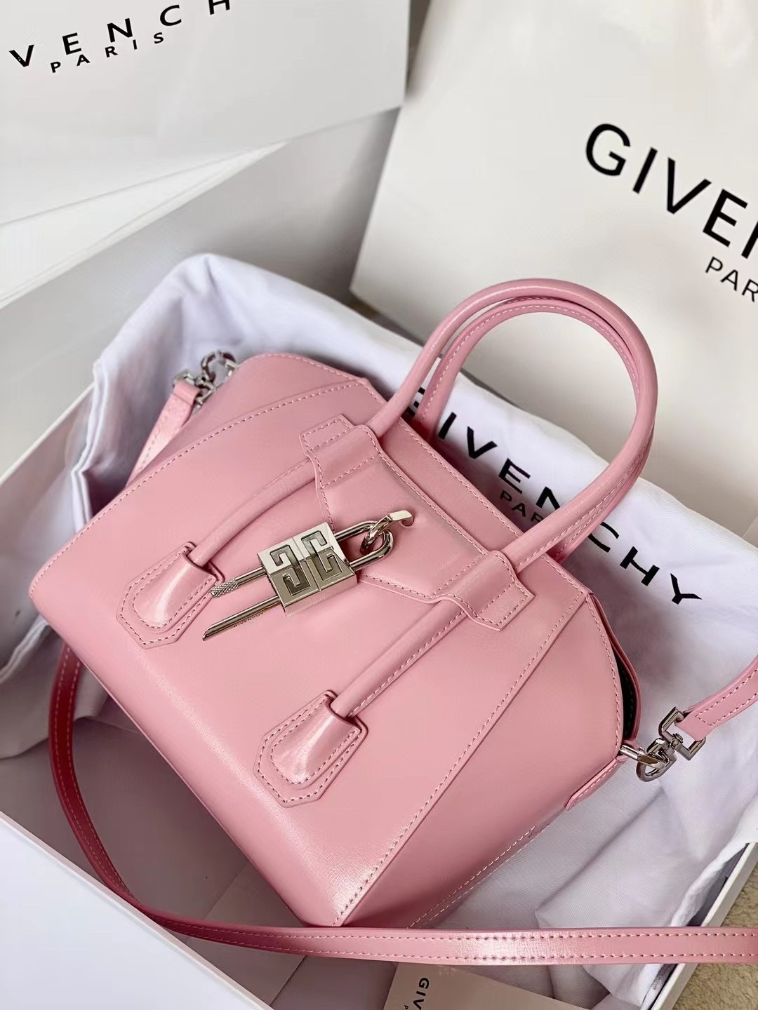 Givenchy Antigona Lock Soft