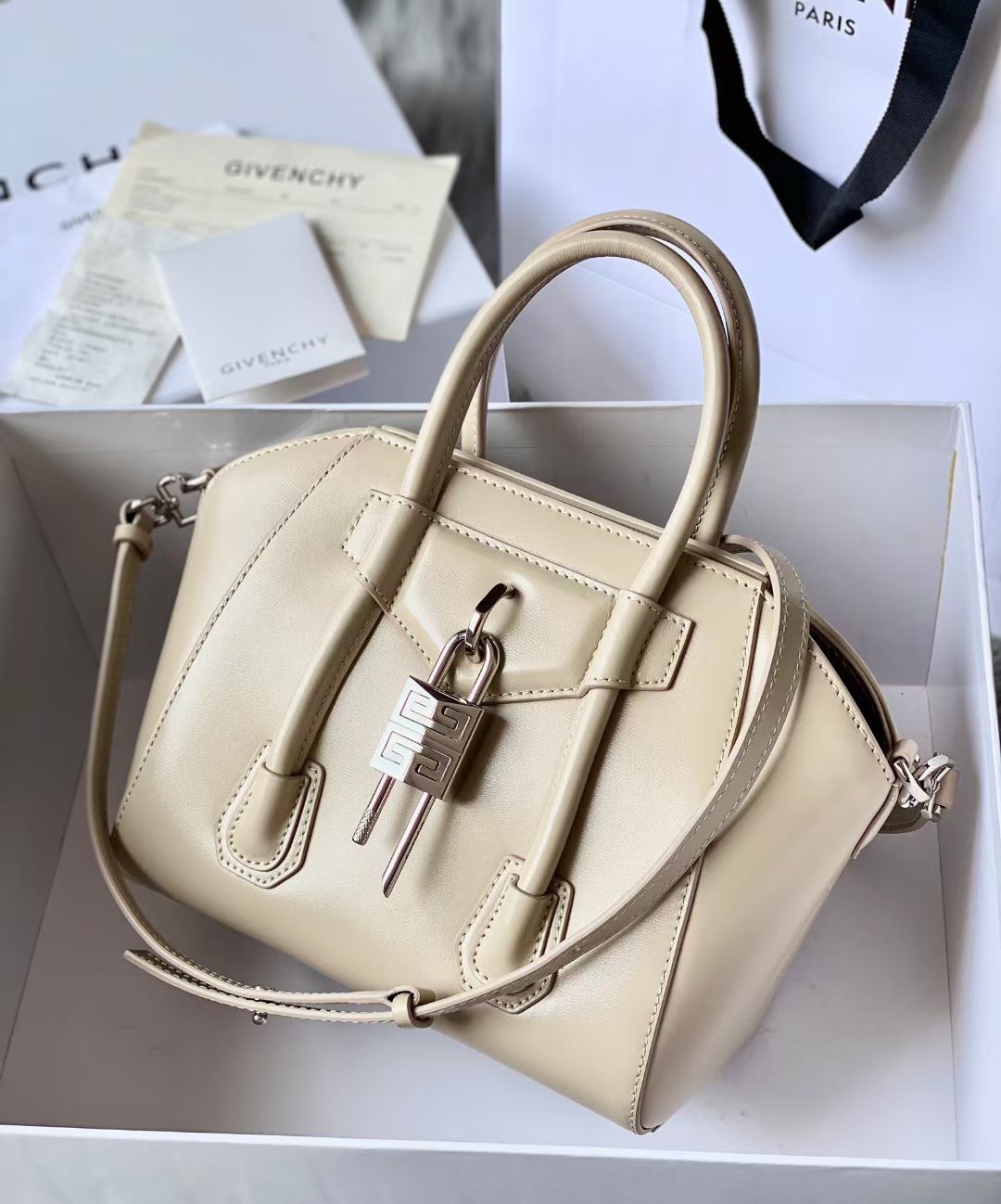 Givenchy Antigona Lock Soft