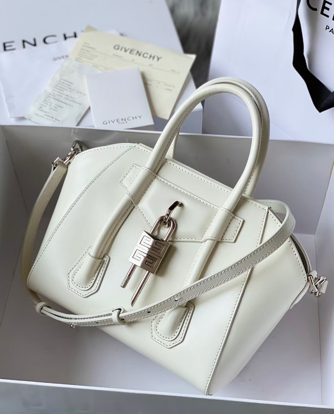 Givenchy Antigona Lock Soft