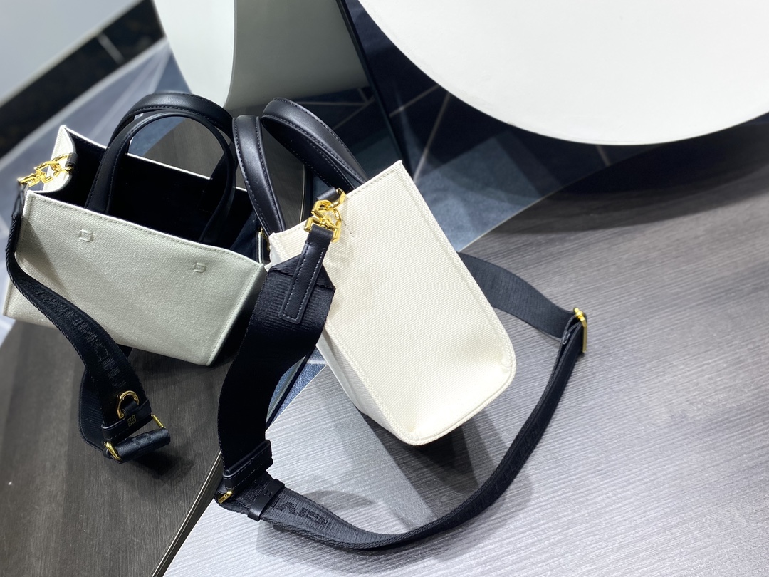 Givenchy Cabas G-tote Mini