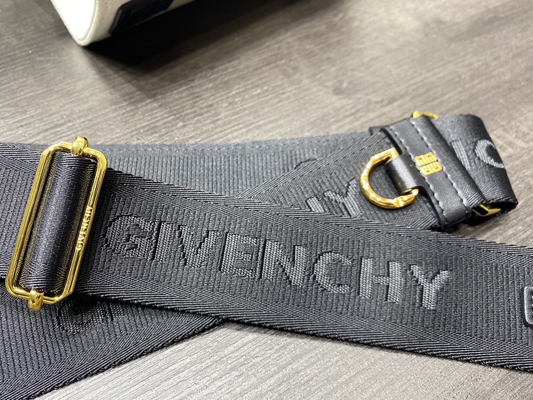 Givenchy Cabas G-tote Mini