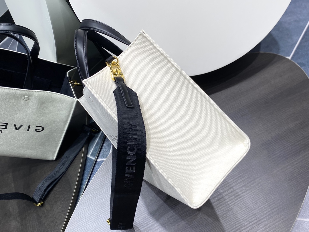 Givenchy Cabas G-tote Medium
