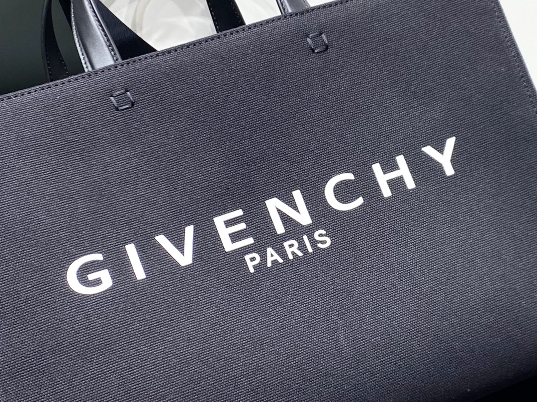 Givenchy Cabas G-tote Medium