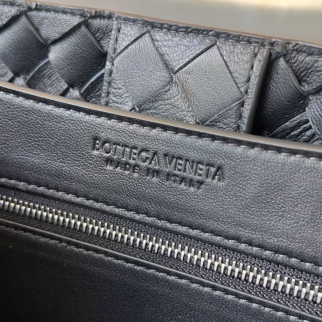 bo*te*ga Ve*ne*ta medium andiamo bag