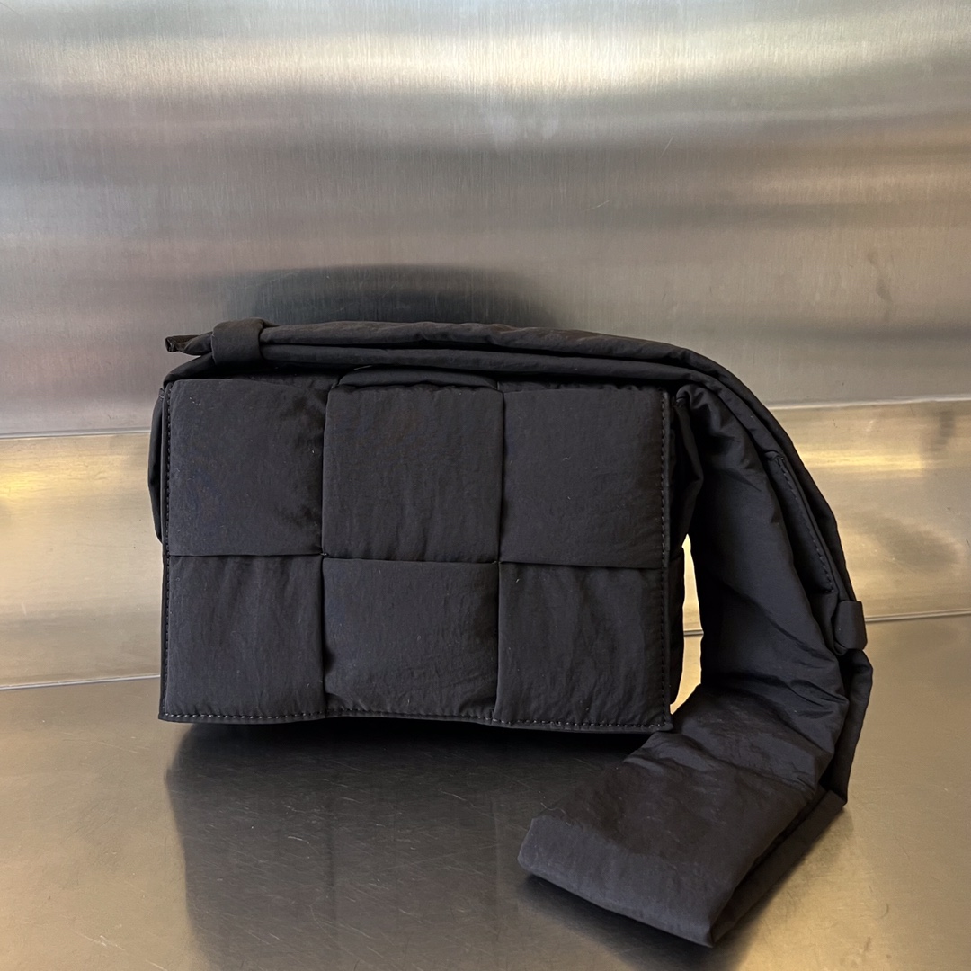 bo*te*ga Ve*ne*ta small padded tech cassette