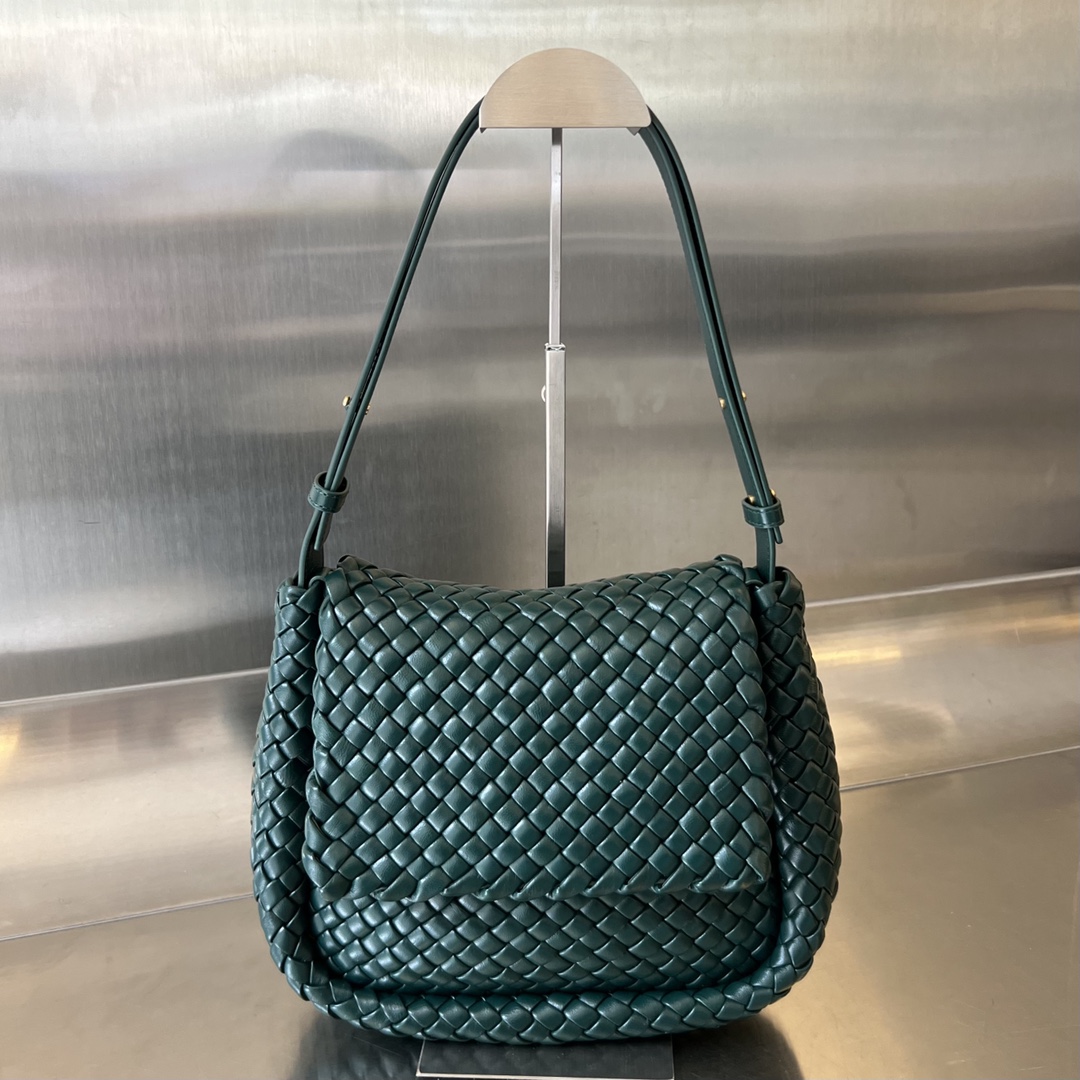 bo*te*ga Ve*ne*ta small cobble shoulder bag