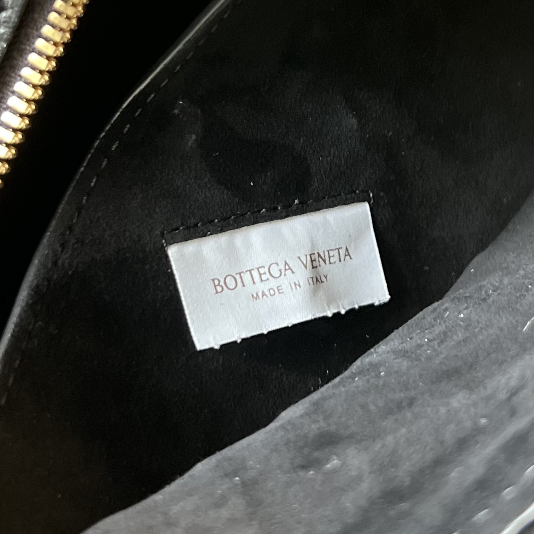 bo*te*ga Ve*ne*ta small drop