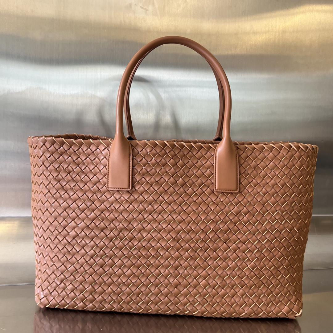 bo*te*ga Ve*ne*ta cabat large bag