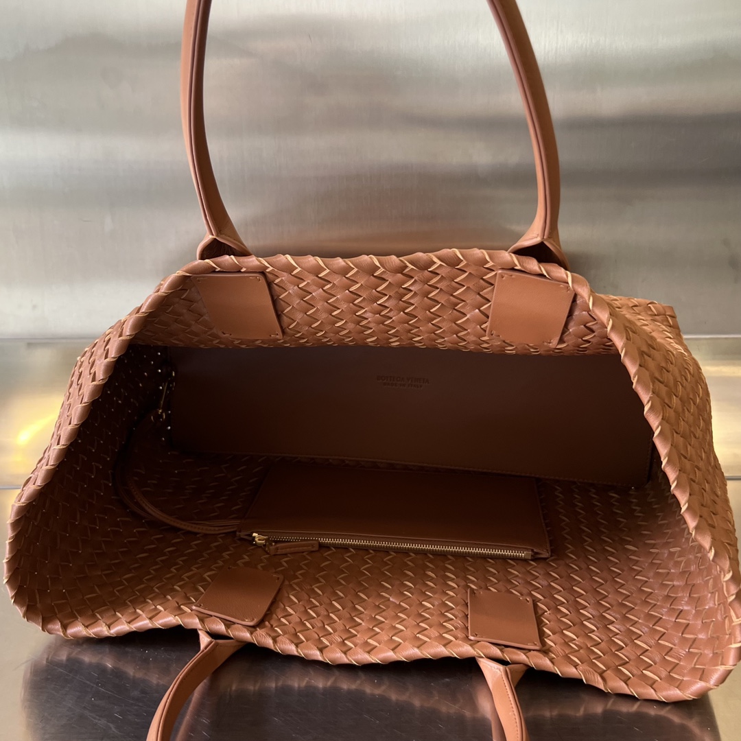 bo*te*ga Ve*ne*ta cabat large bag