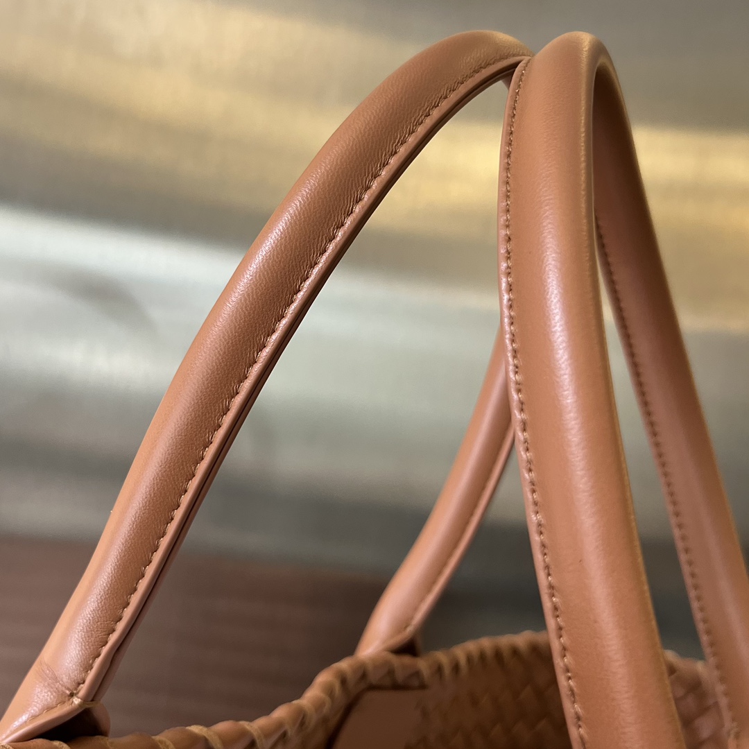 bo*te*ga Ve*ne*ta cabat large bag