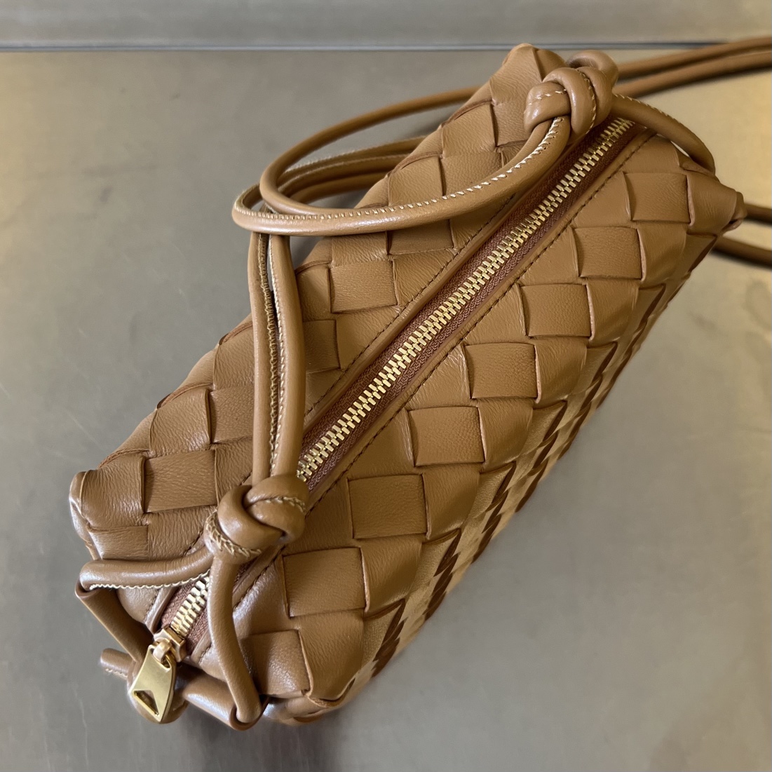 bo*te*ga Ve*ne*ta mini loop camera bag