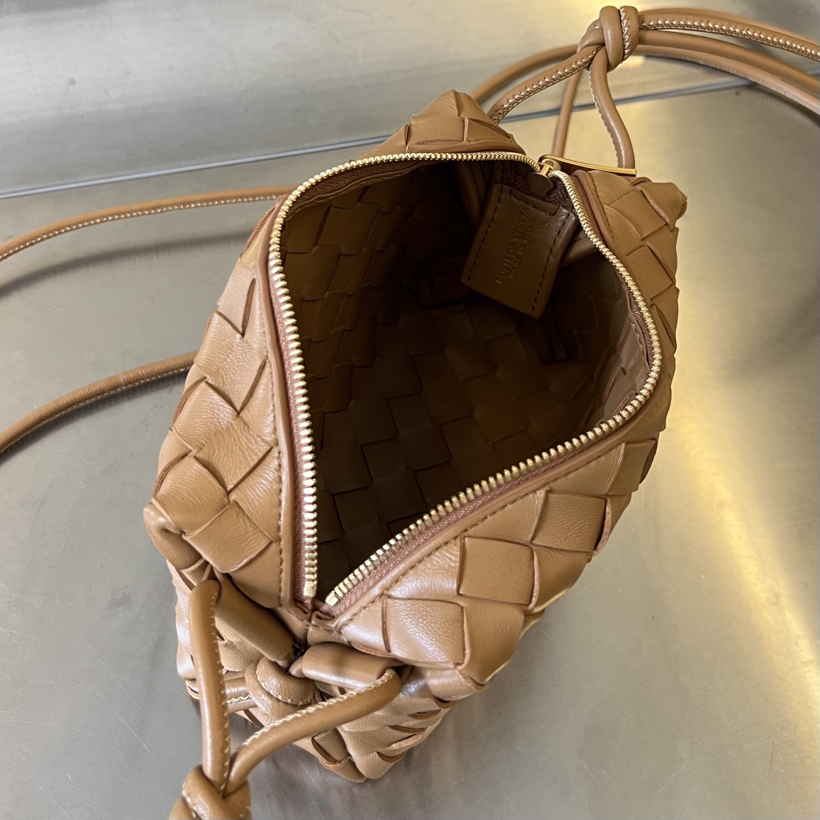 bo*te*ga Ve*ne*ta mini loop camera bag