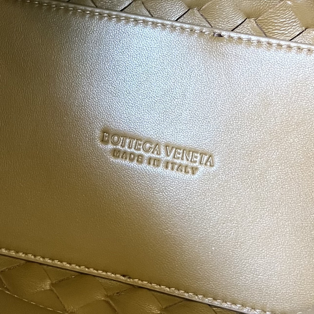 bo*te*ga Ve*ne*ta medium andiamo bag