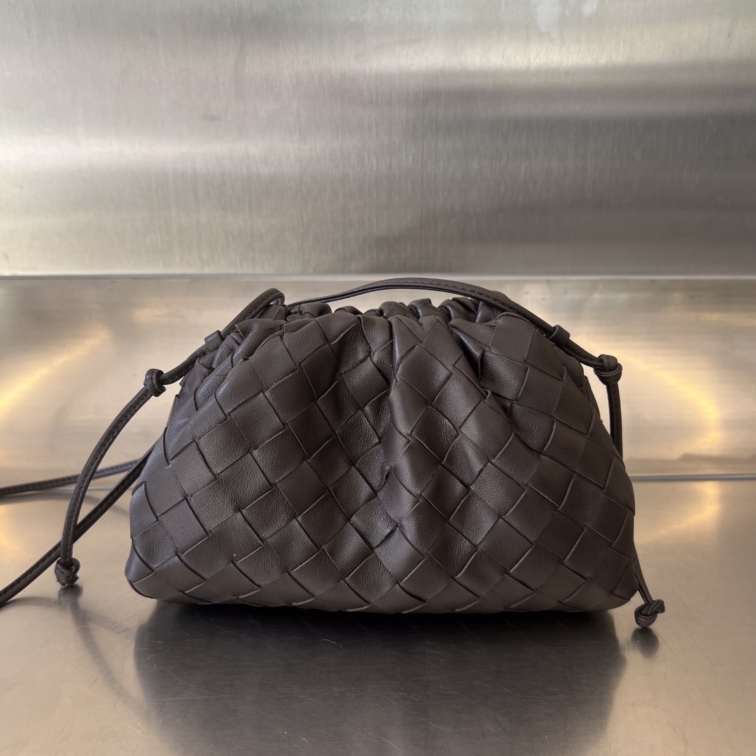 bo*te*ga Ve*ne*ta mini pouch