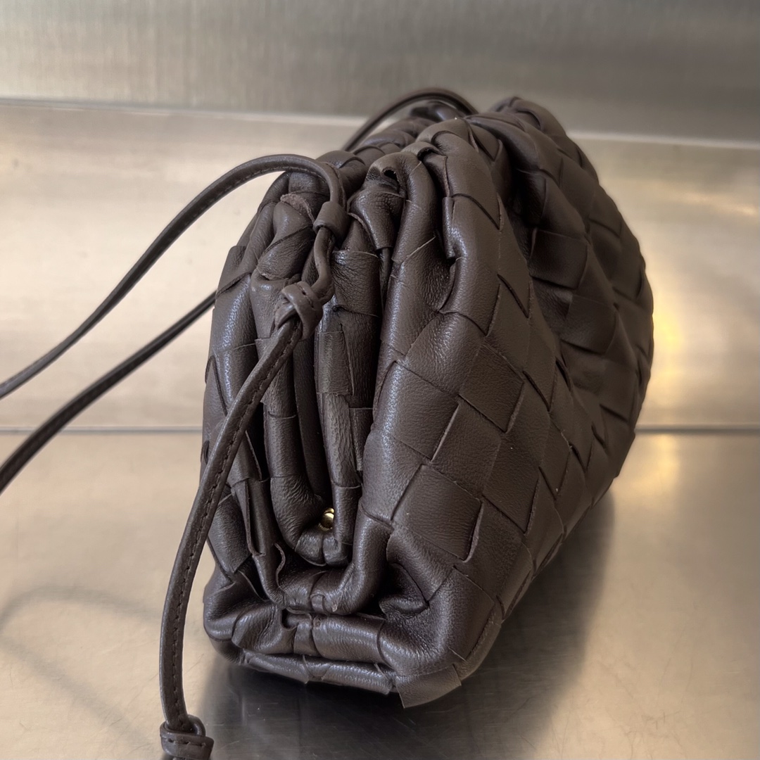 bo*te*ga Ve*ne*ta mini pouch