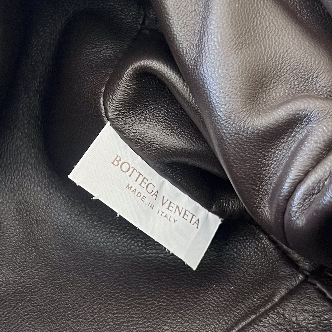 bo*te*ga Ve*ne*ta mini pouch