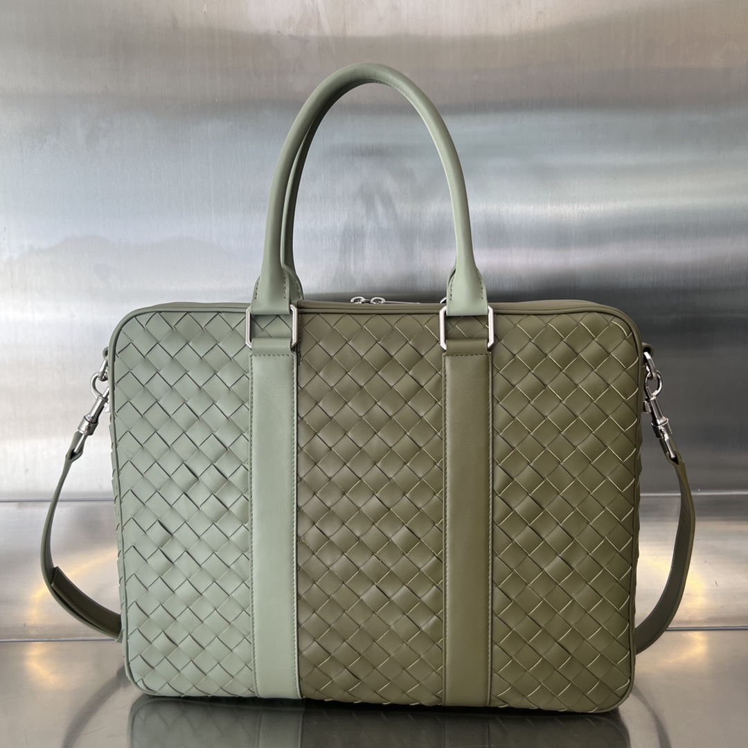 bo*te*ga Ve*ne*ta large intrecciato briefcase