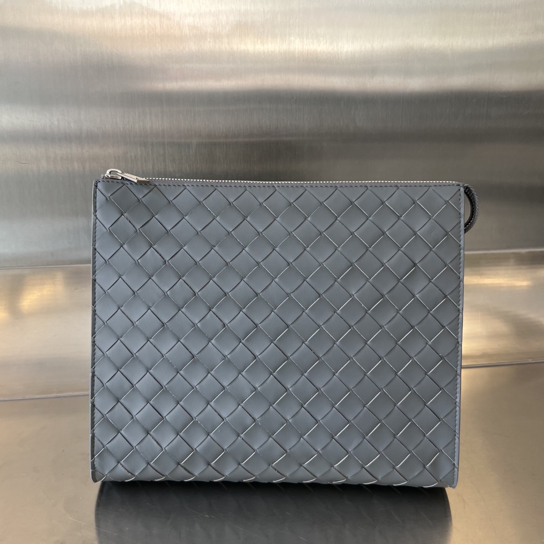 bo*te*ga Ve*ne*ta intrecciato standing pouch
