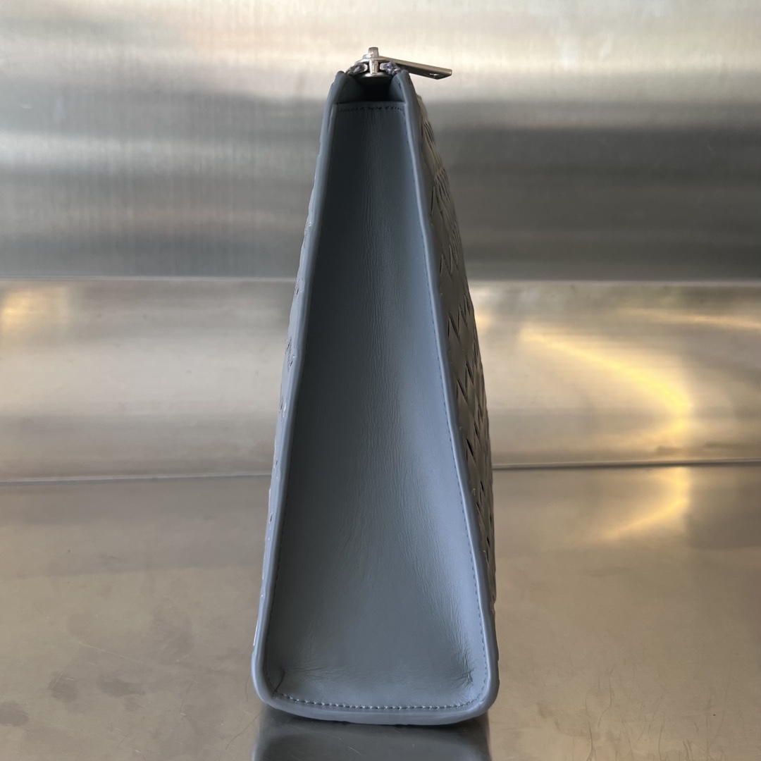 bo*te*ga Ve*ne*ta intrecciato standing pouch