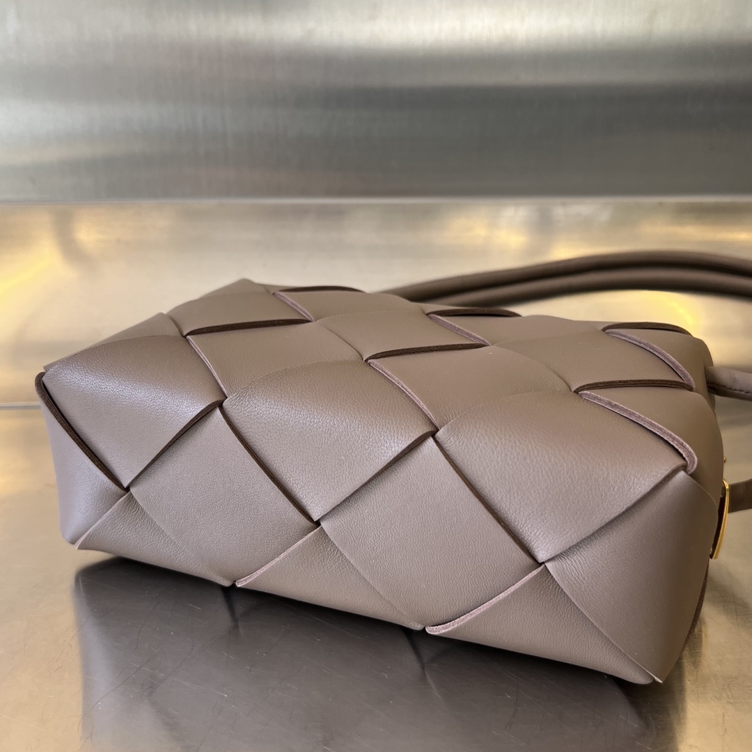 bo*te*ga Ve*ne*ta small cassette camera bag
