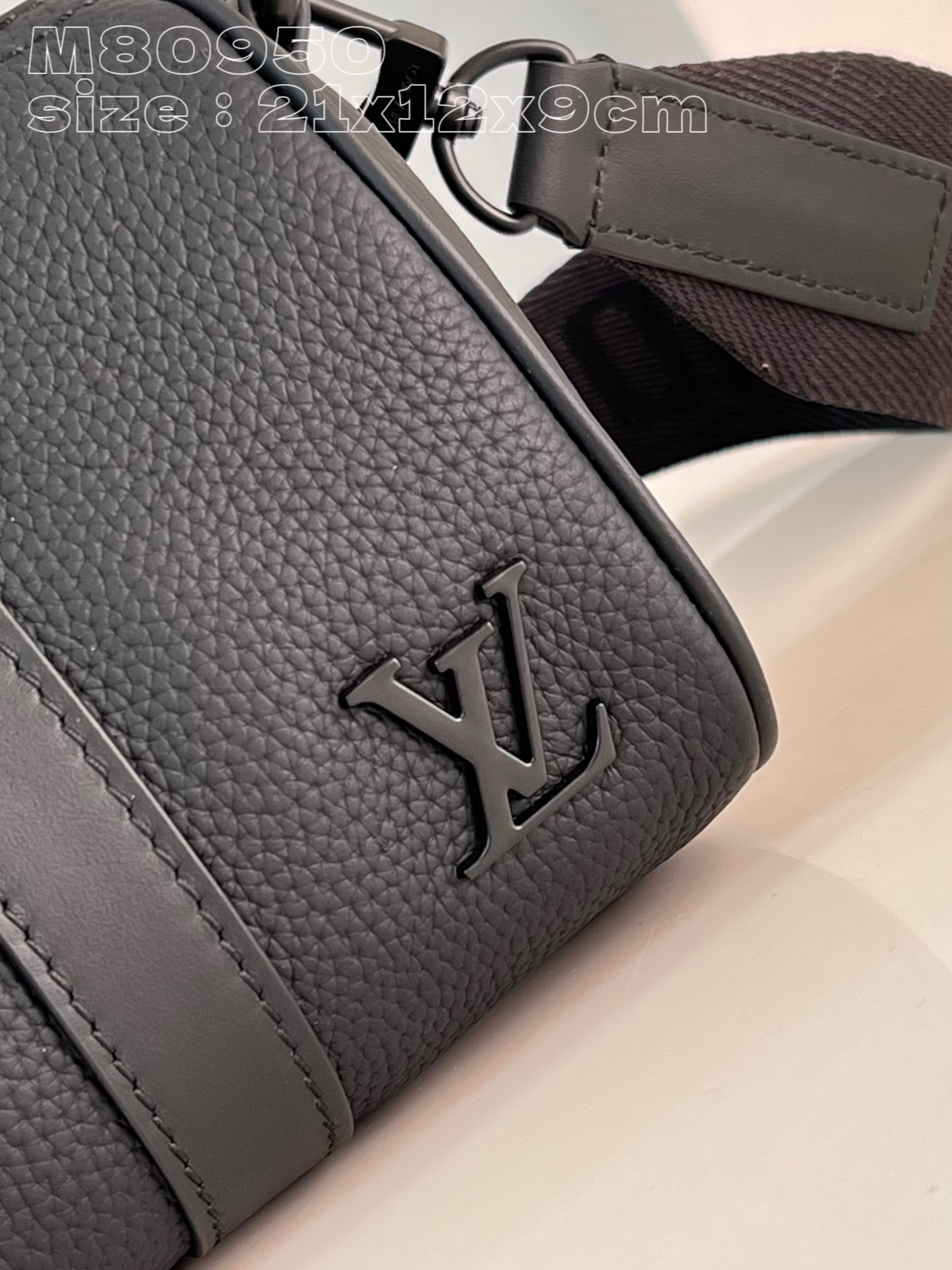 l**is V*t*n  keepall xs bag
