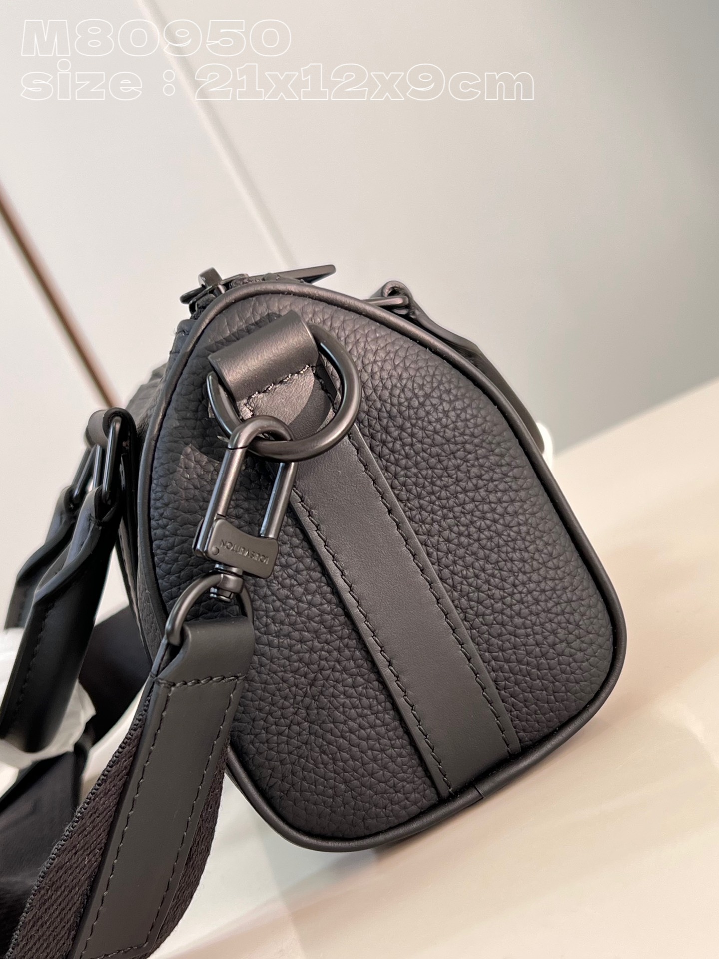 l**is V*t*n  keepall xs bag