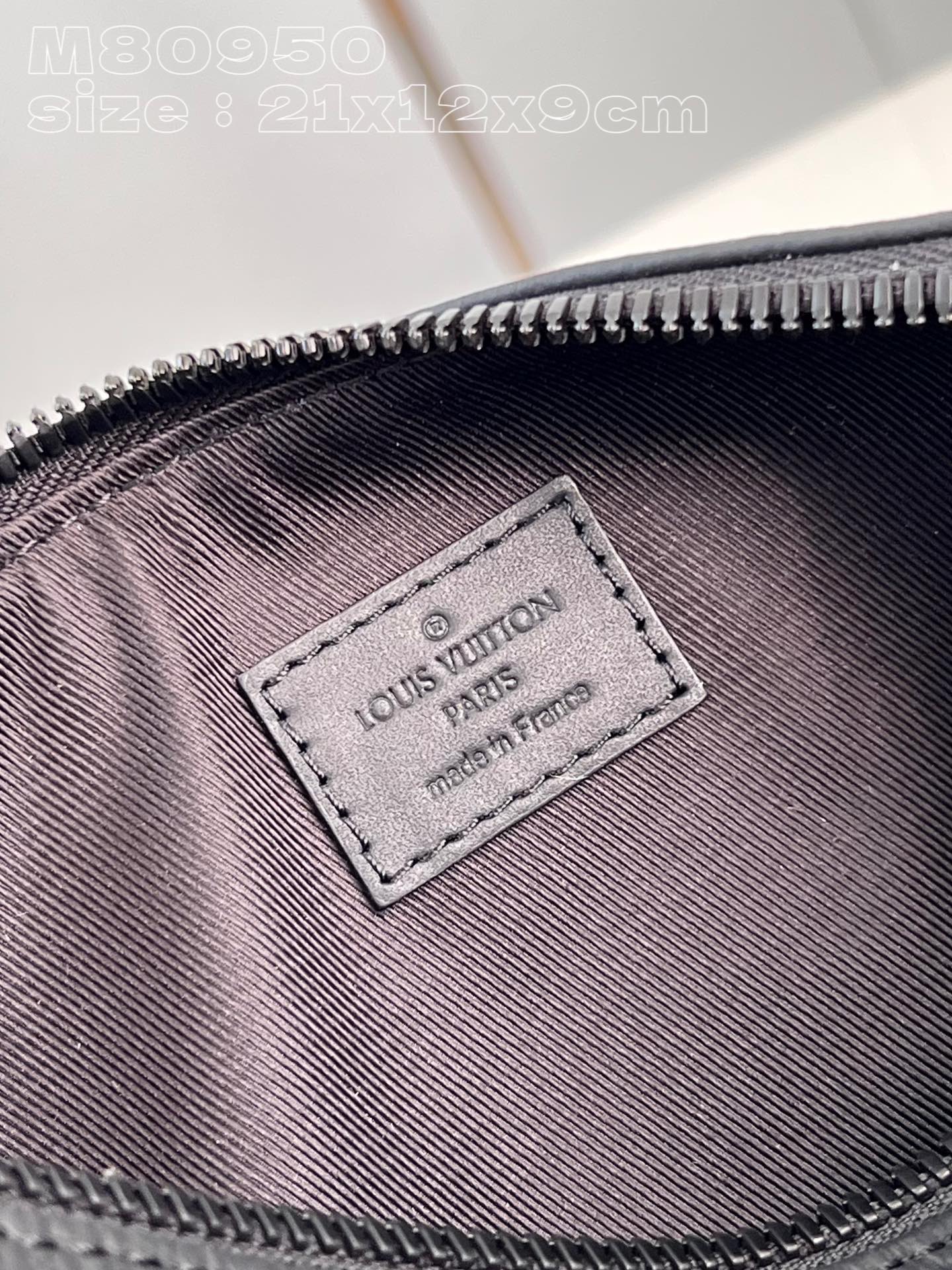l**is V*t*n  keepall xs bag