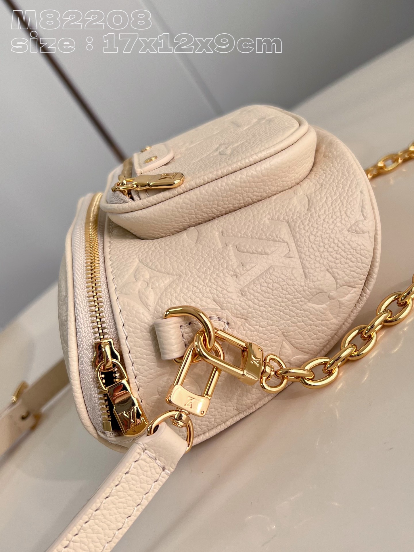 l**is V*t*n mini bumbag