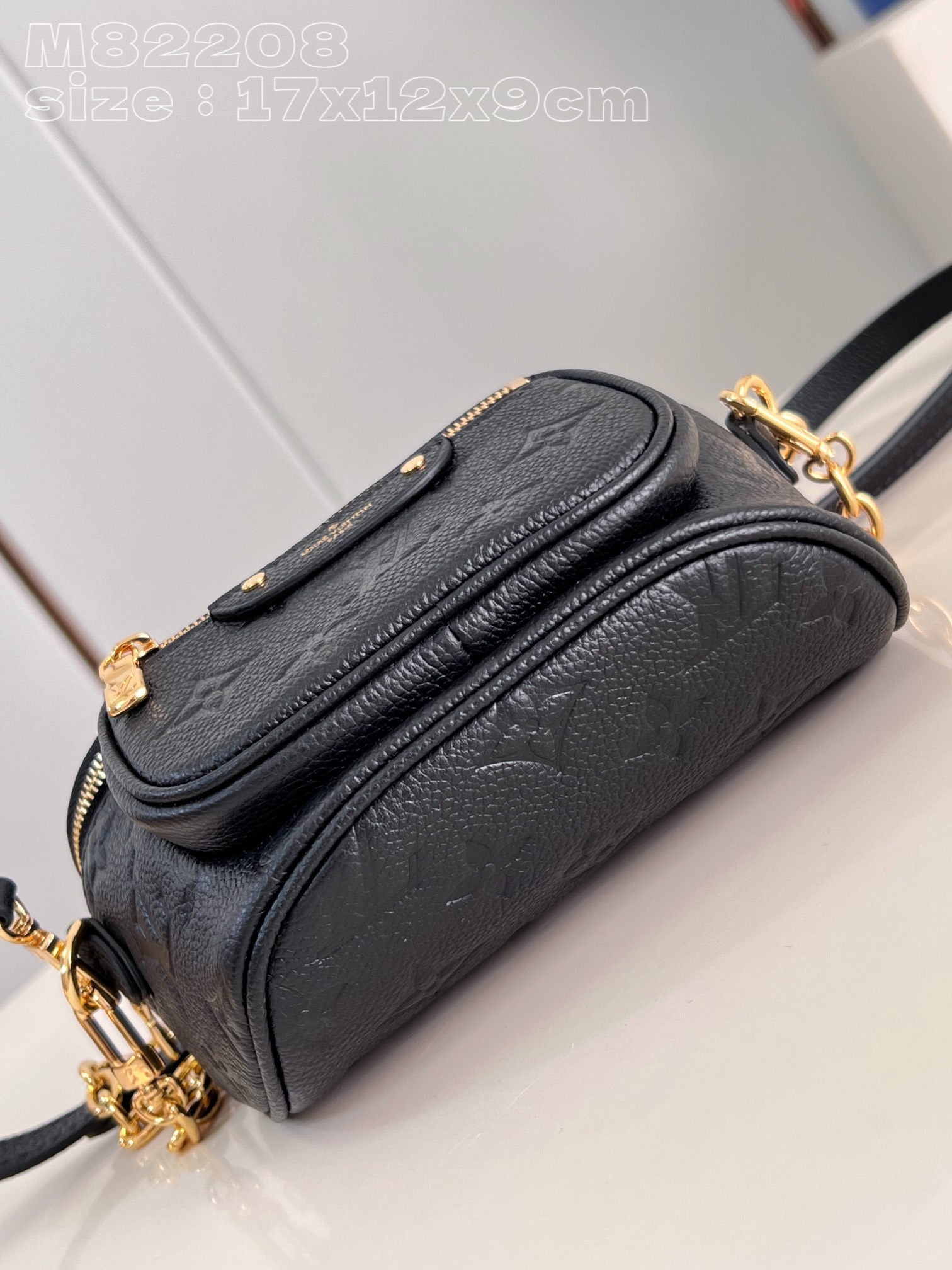 l**is V*t*n mini bumbag