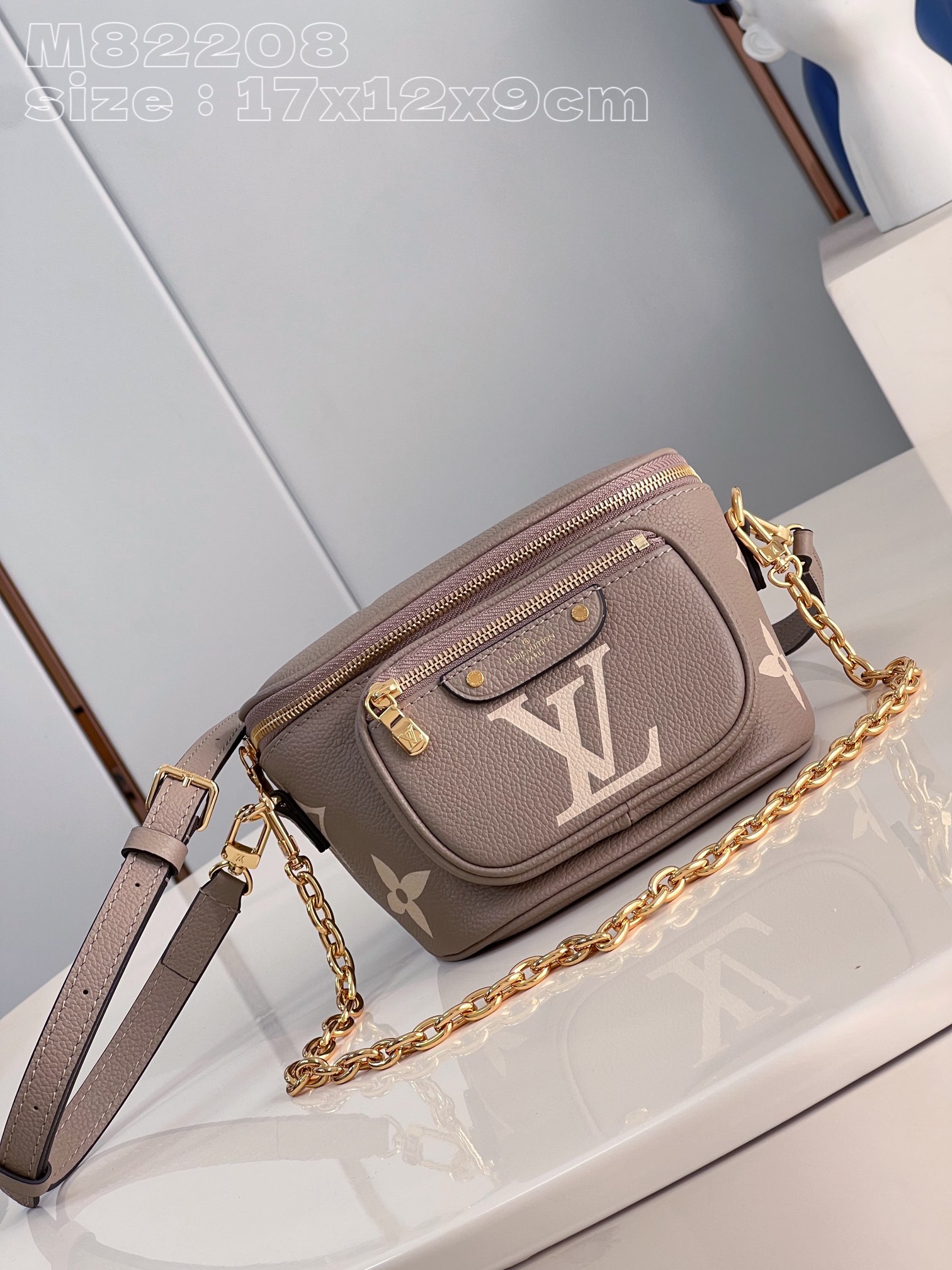 l**is V*t*n mini bumbag