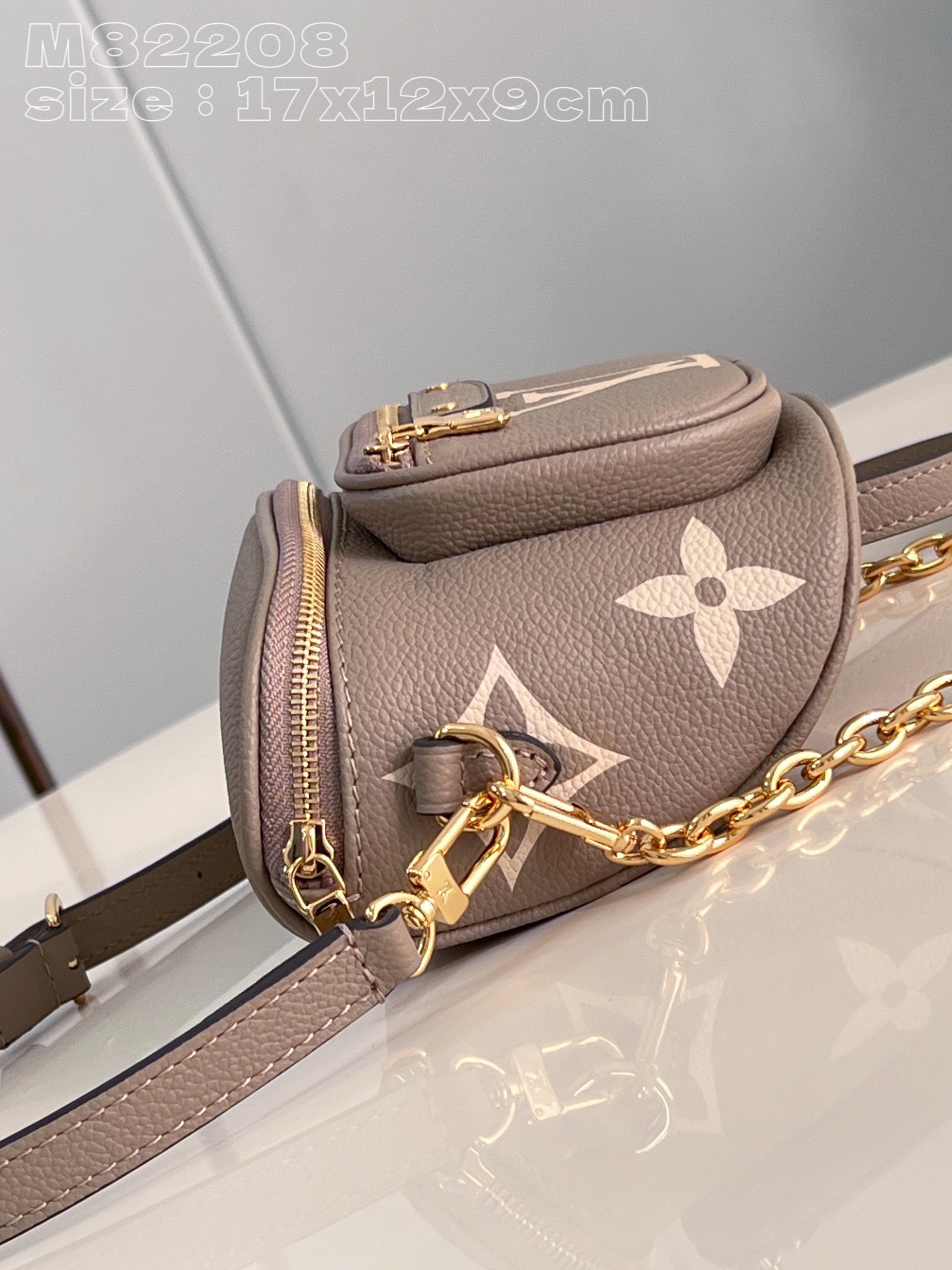 l**is V*t*n mini bumbag