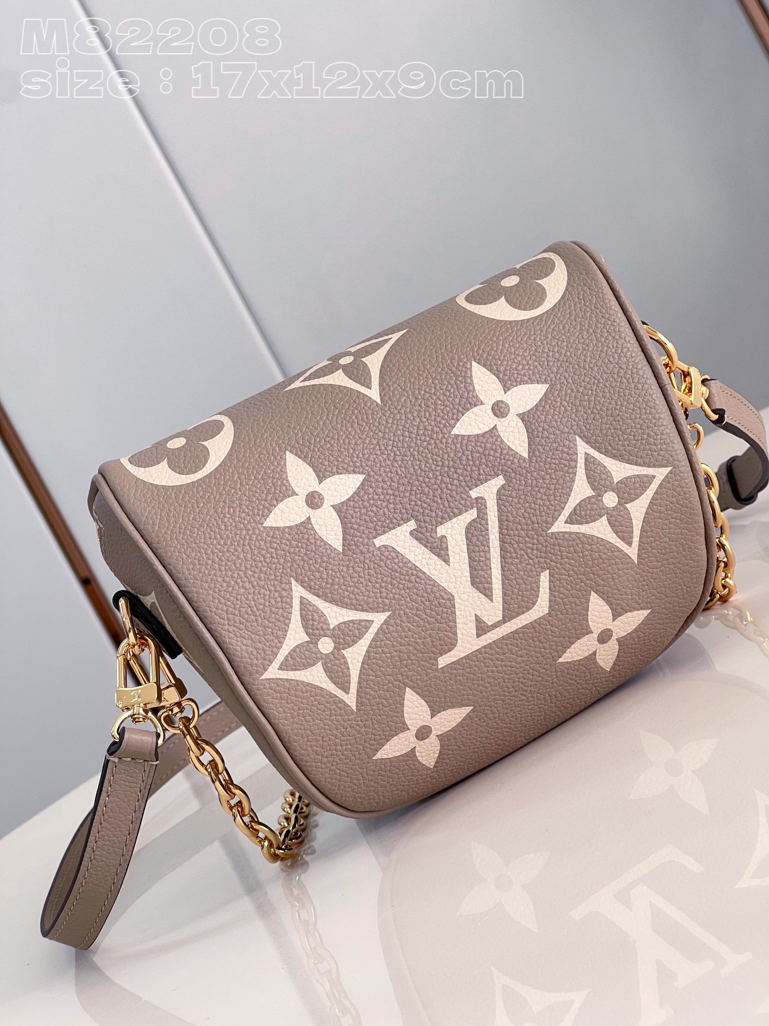 l**is V*t*n mini bumbag
