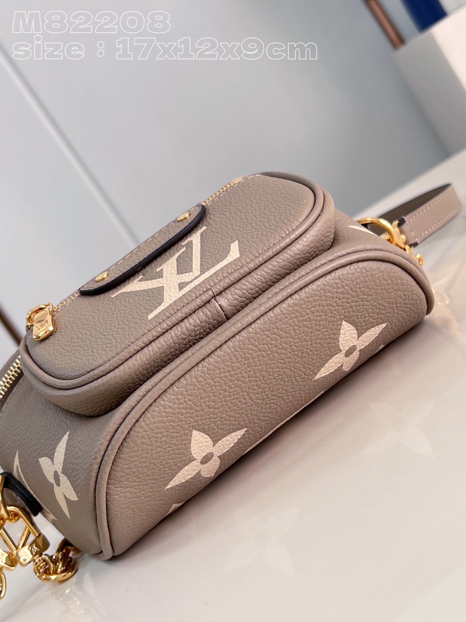 l**is V*t*n mini bumbag