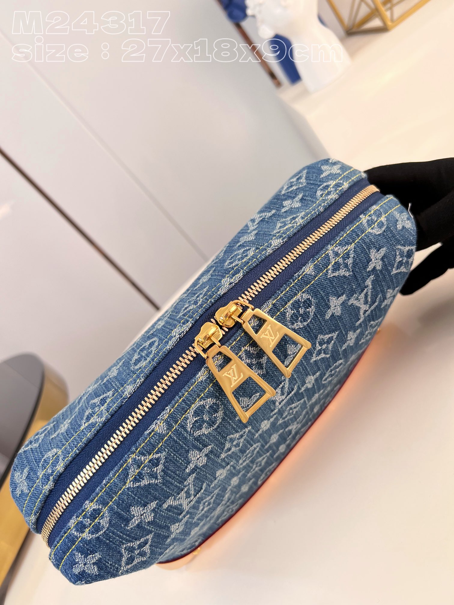 l**is V*t*n pochette cosmétique gm