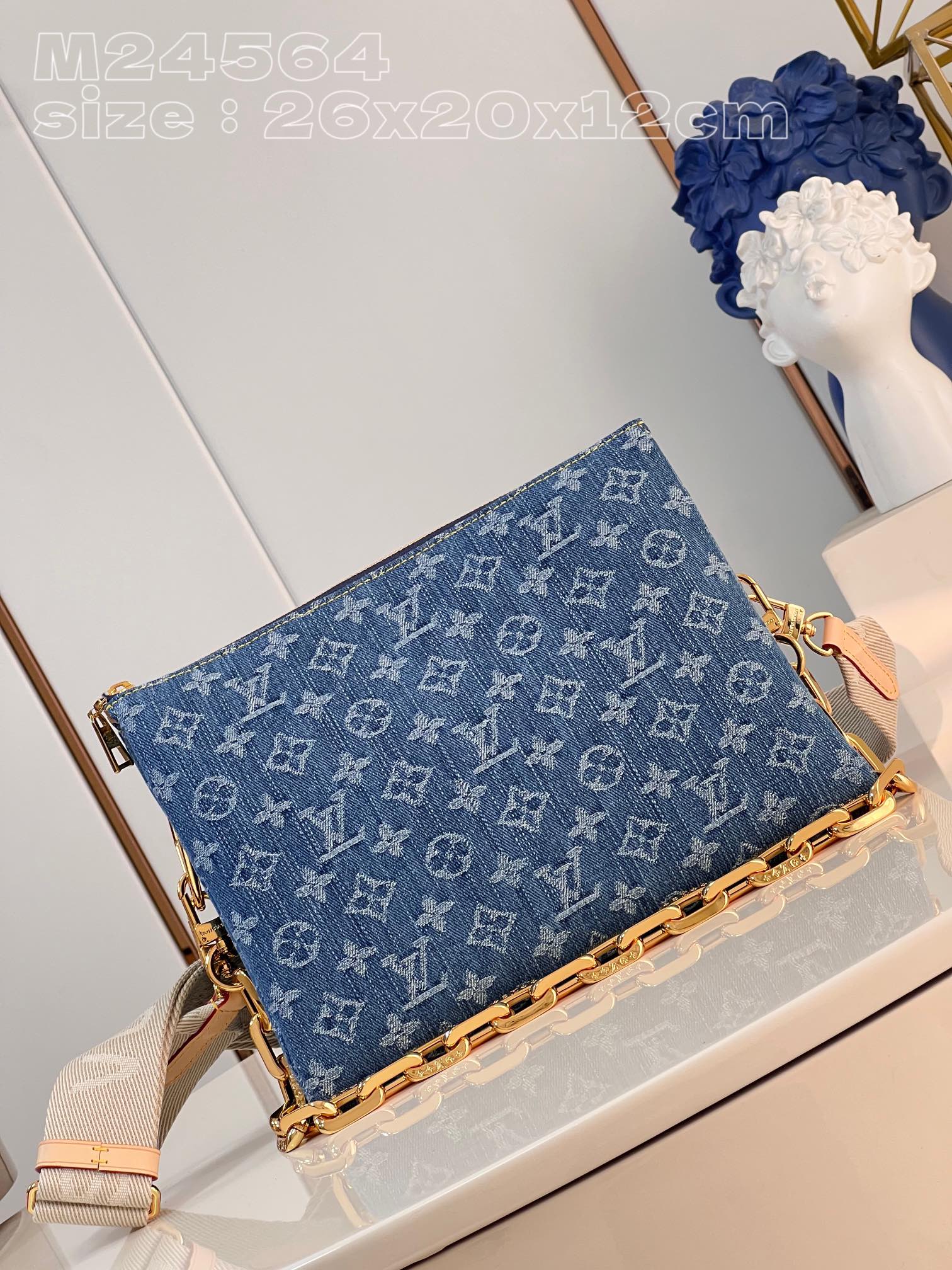 l**is V*t*n coussin pm