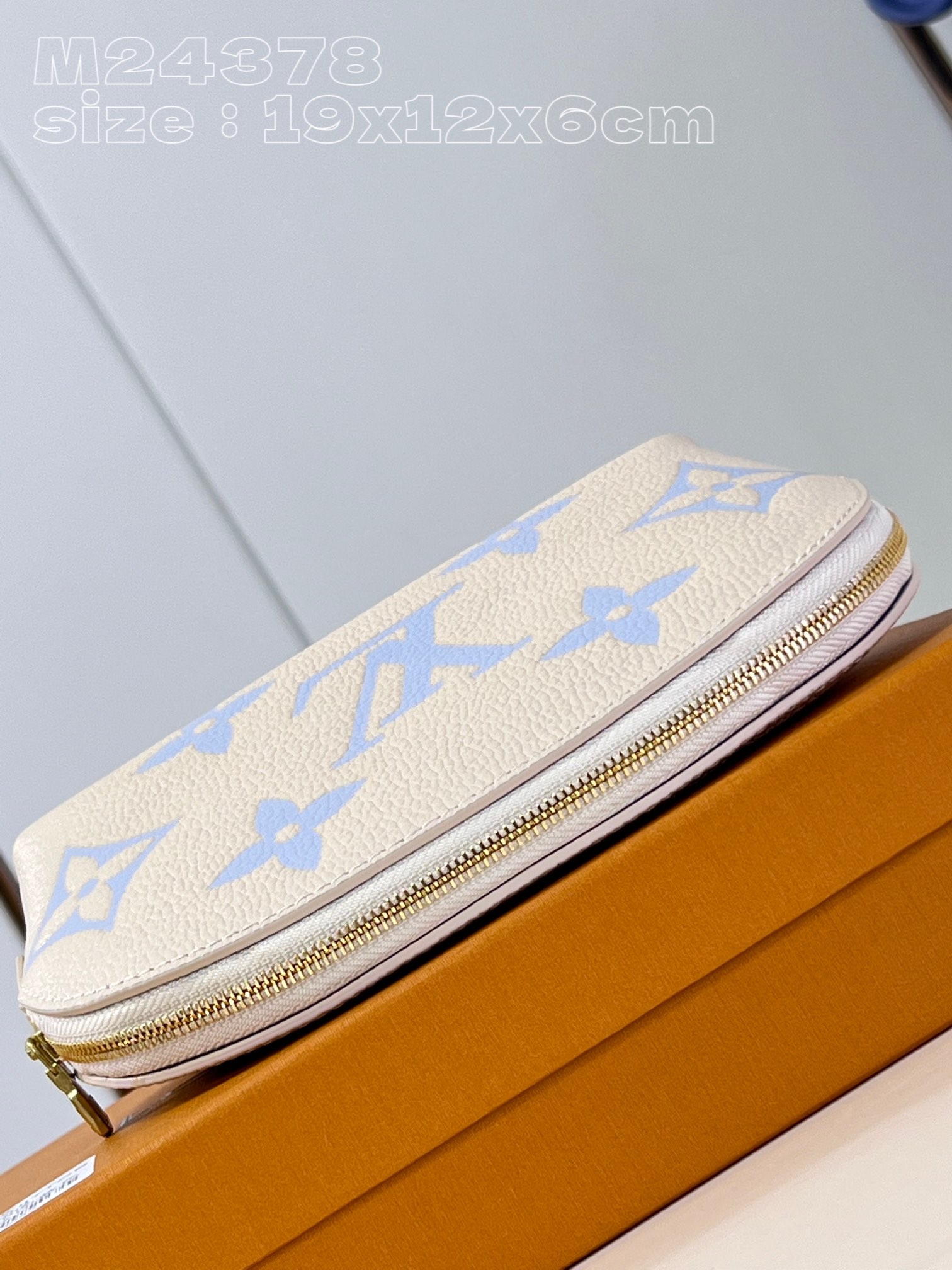l**is V*t*n pochette cosmetique handbag