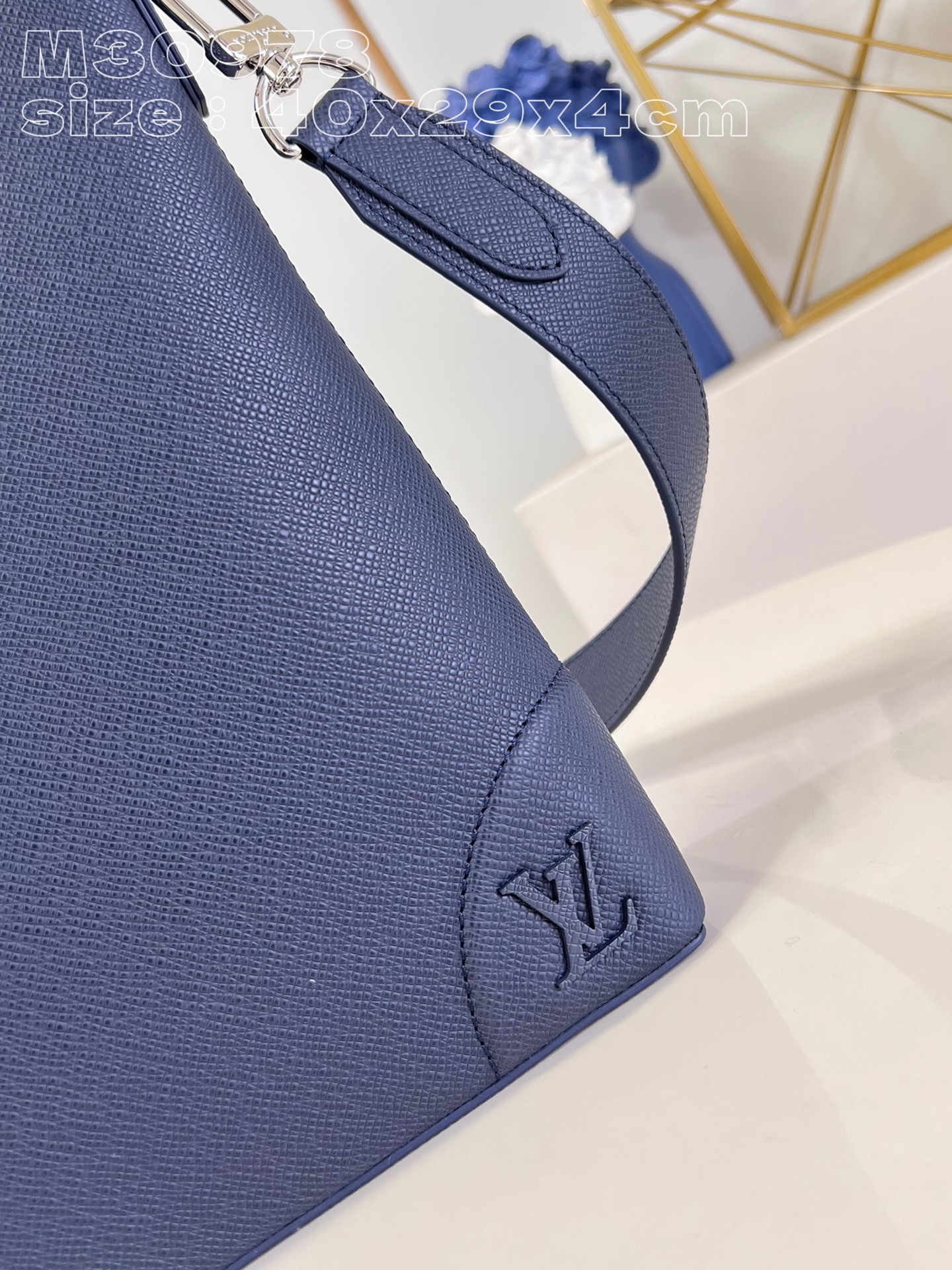 l**is V*t*n slim briefcase nv