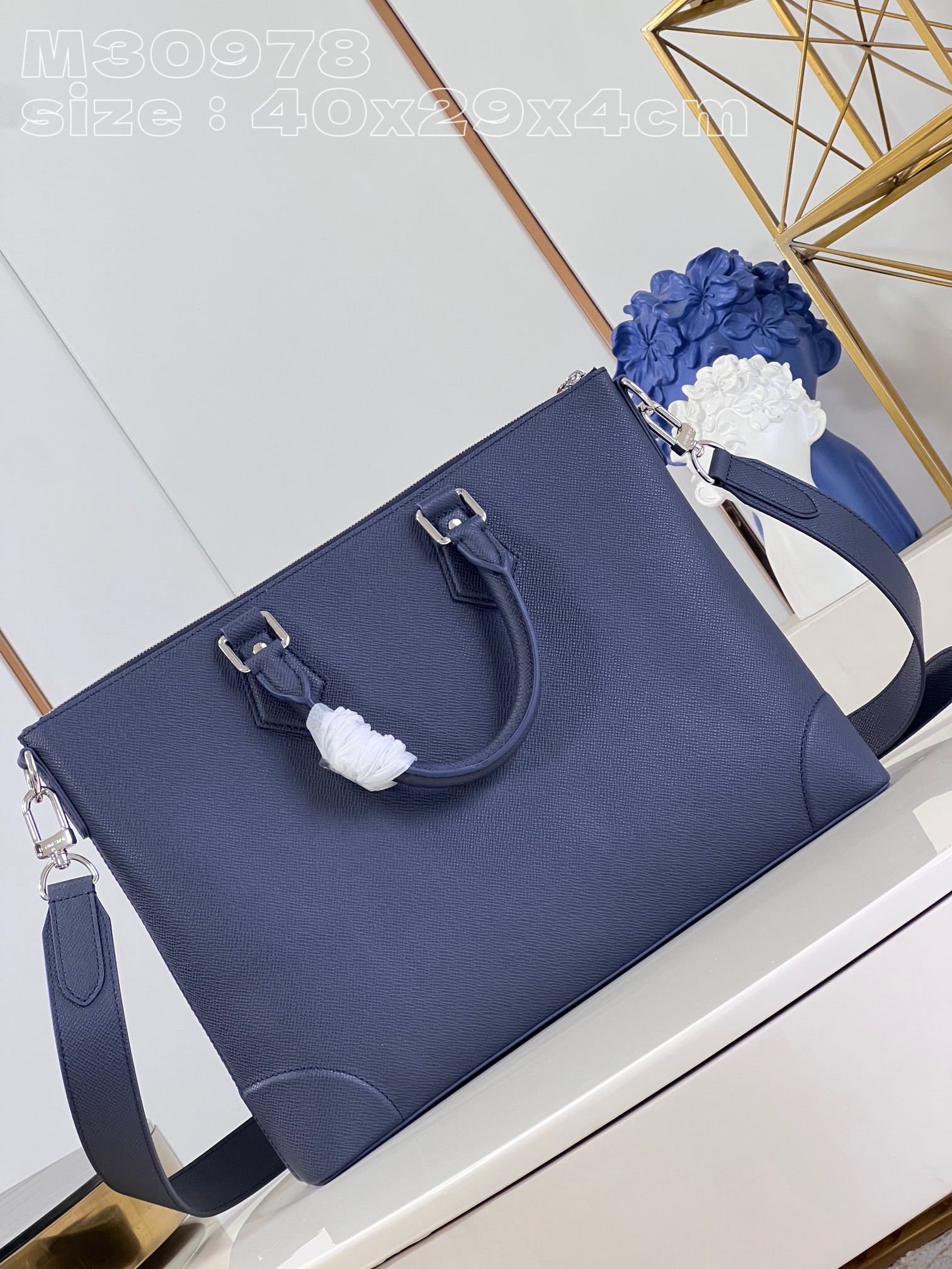 l**is V*t*n slim briefcase nv
