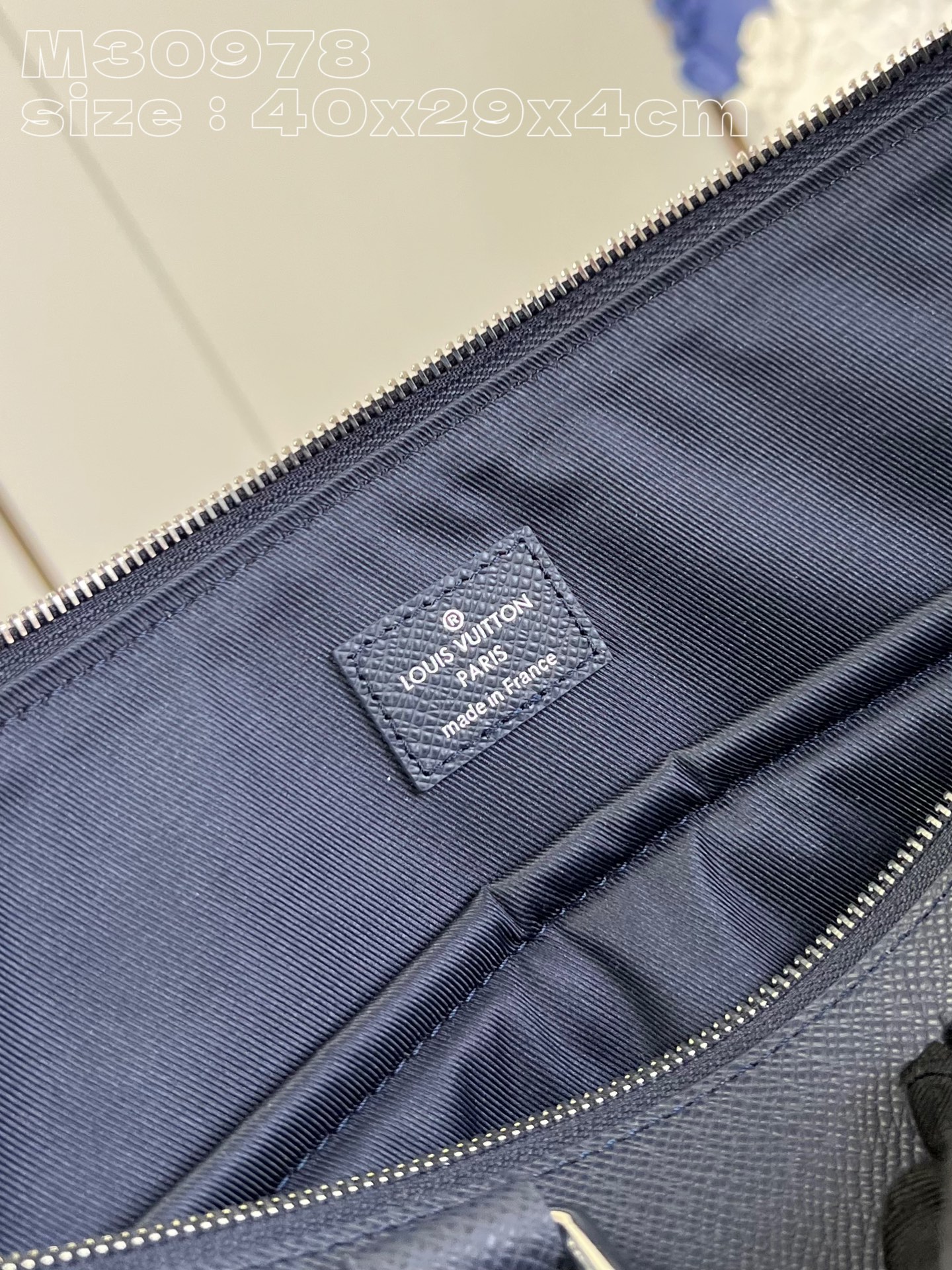 l**is V*t*n slim briefcase nv