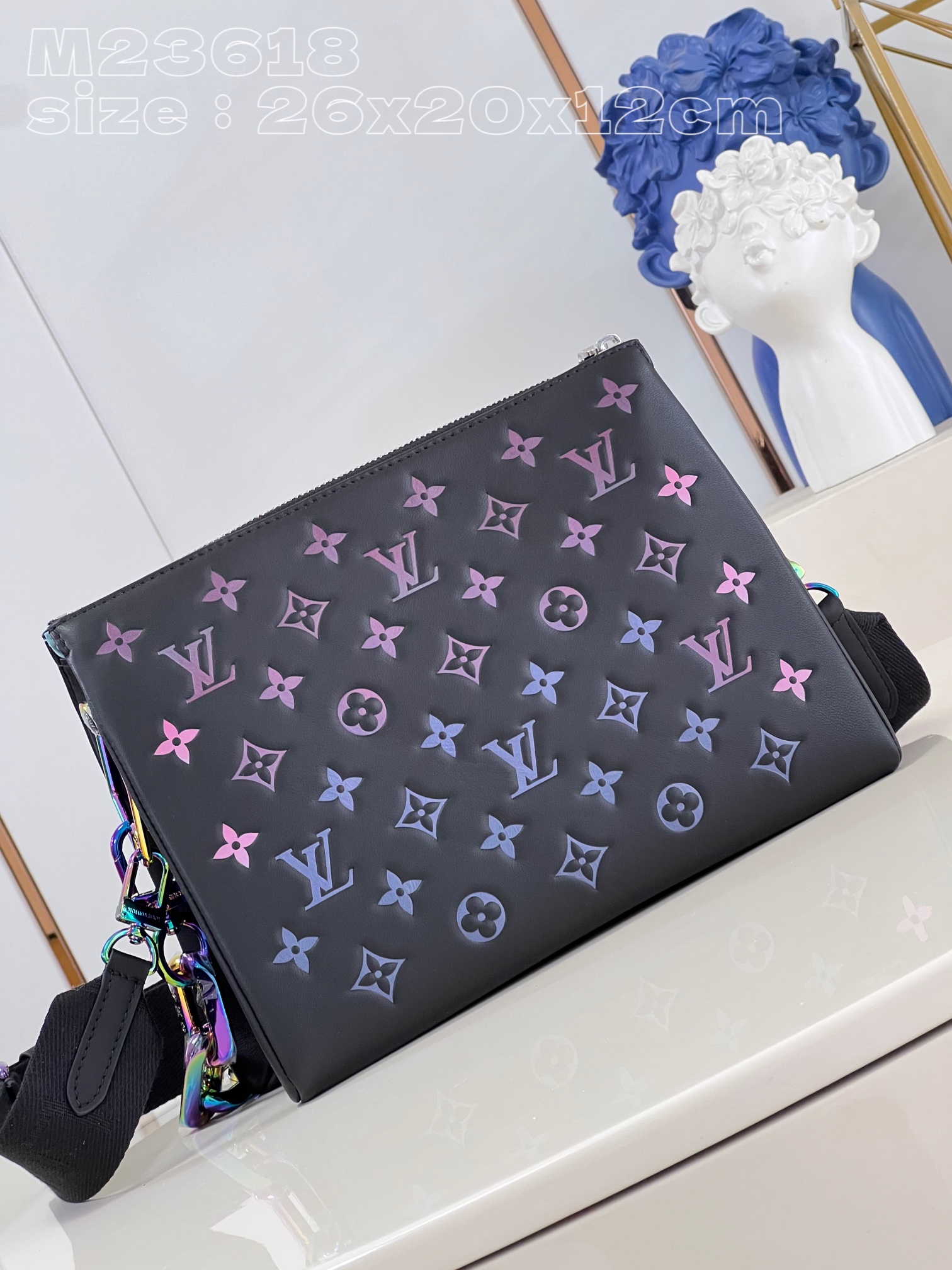 l**is V*t*n coussin pm