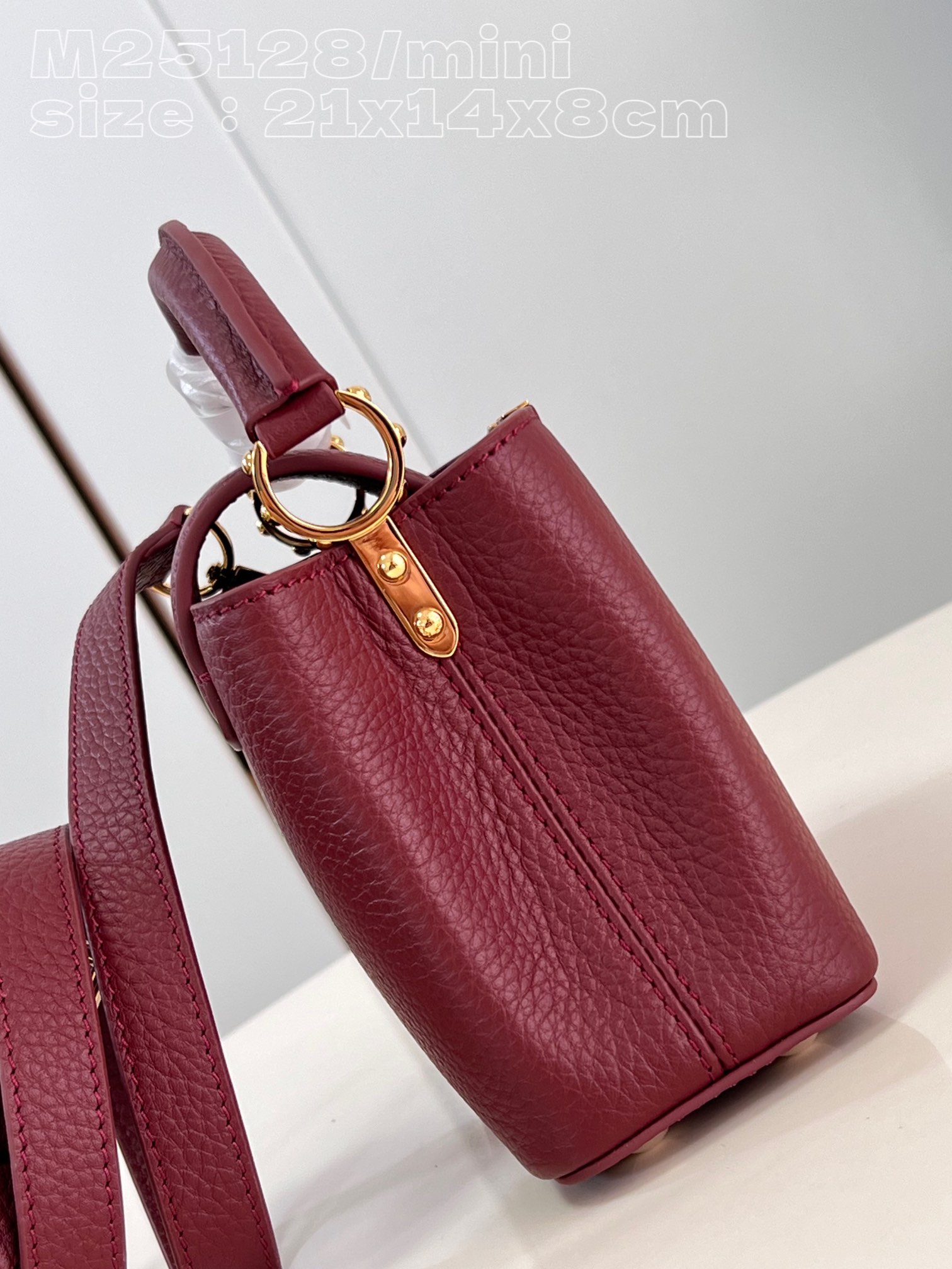 l**is V*t*n capucines mini handbag