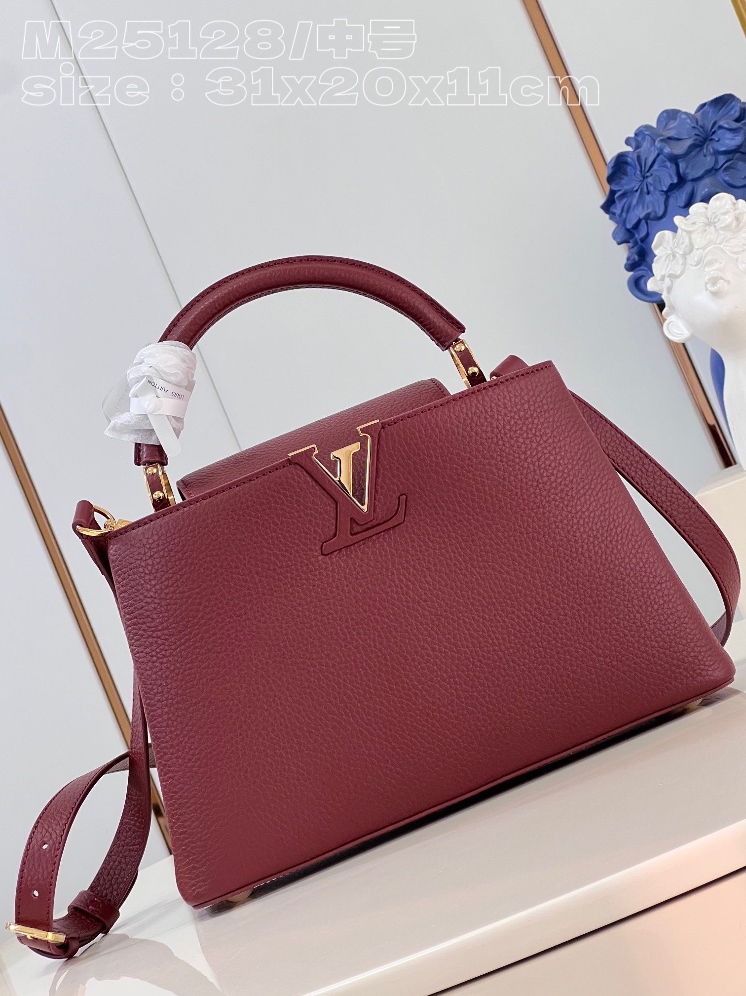 l**is V*t*n capucines medium handbag