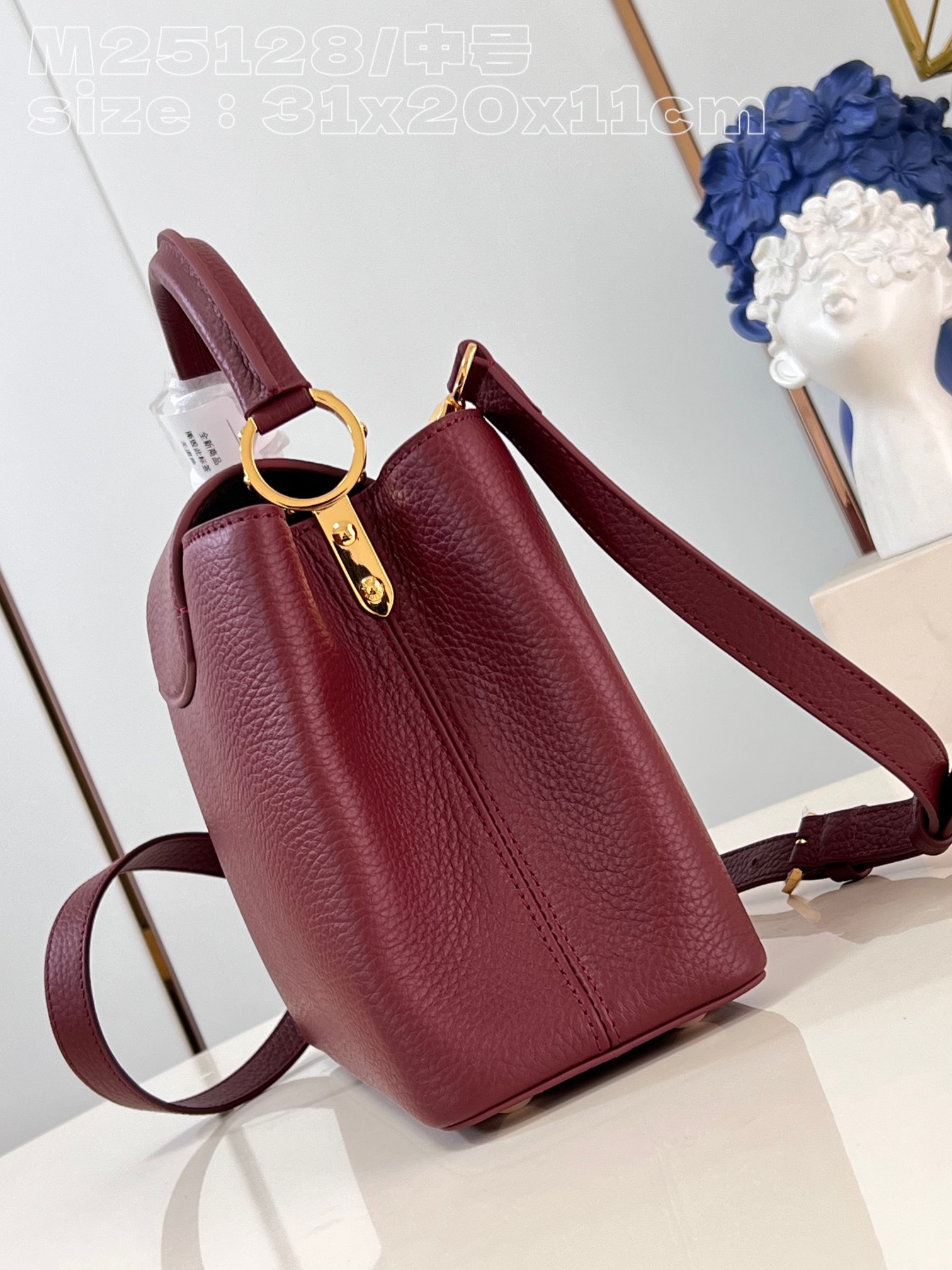 l**is V*t*n capucines medium handbag
