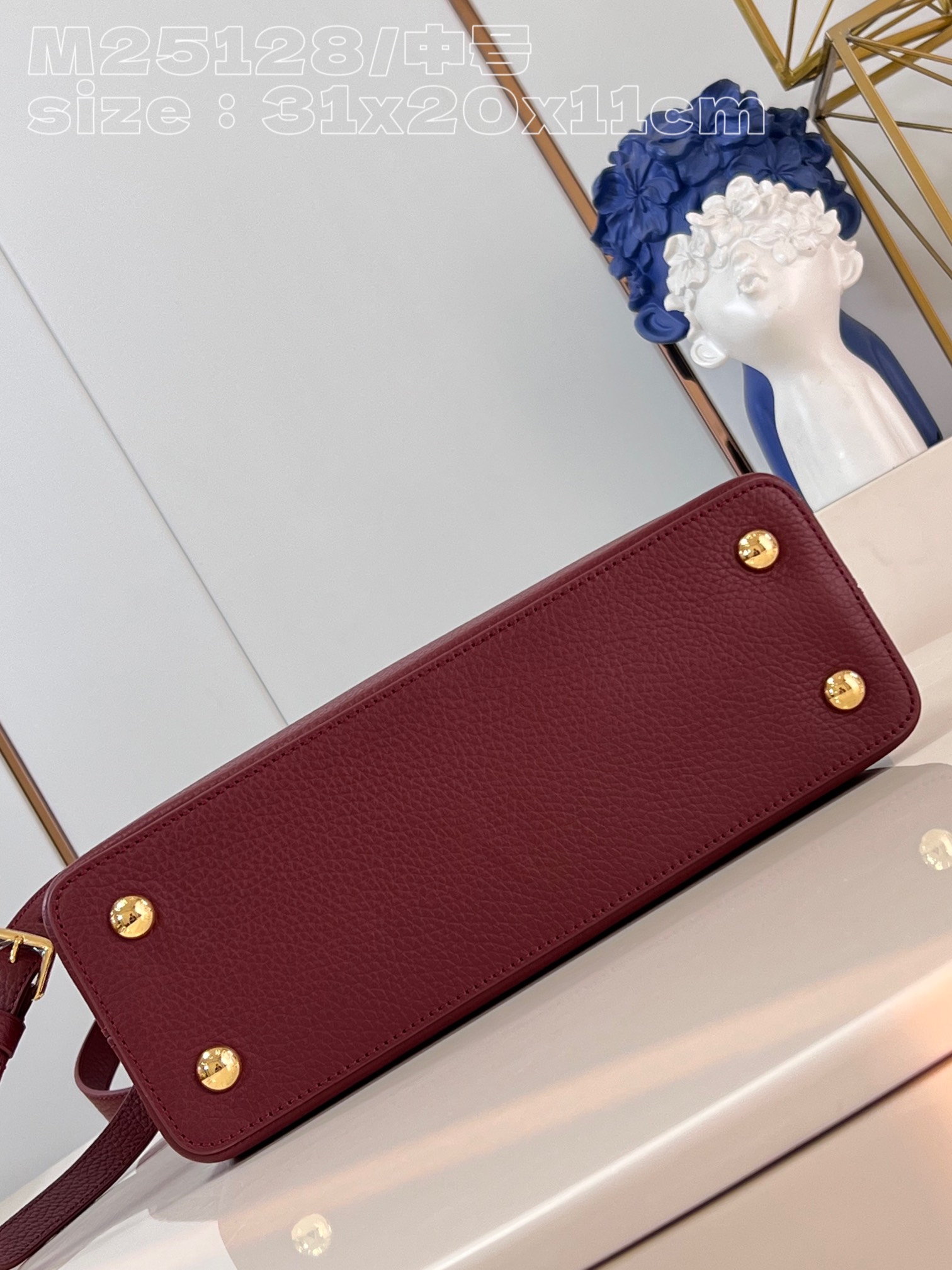 l**is V*t*n capucines medium handbag