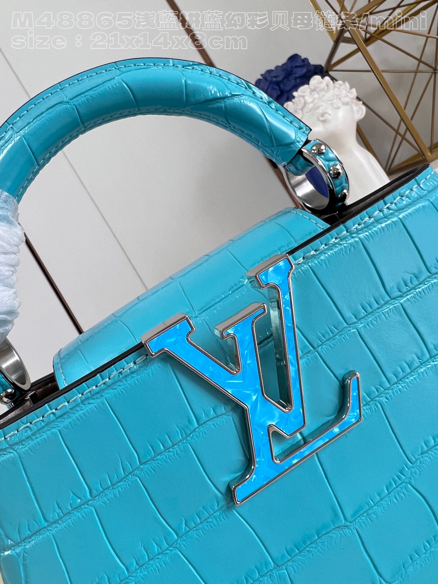 l**is V*t*n capucines mini
