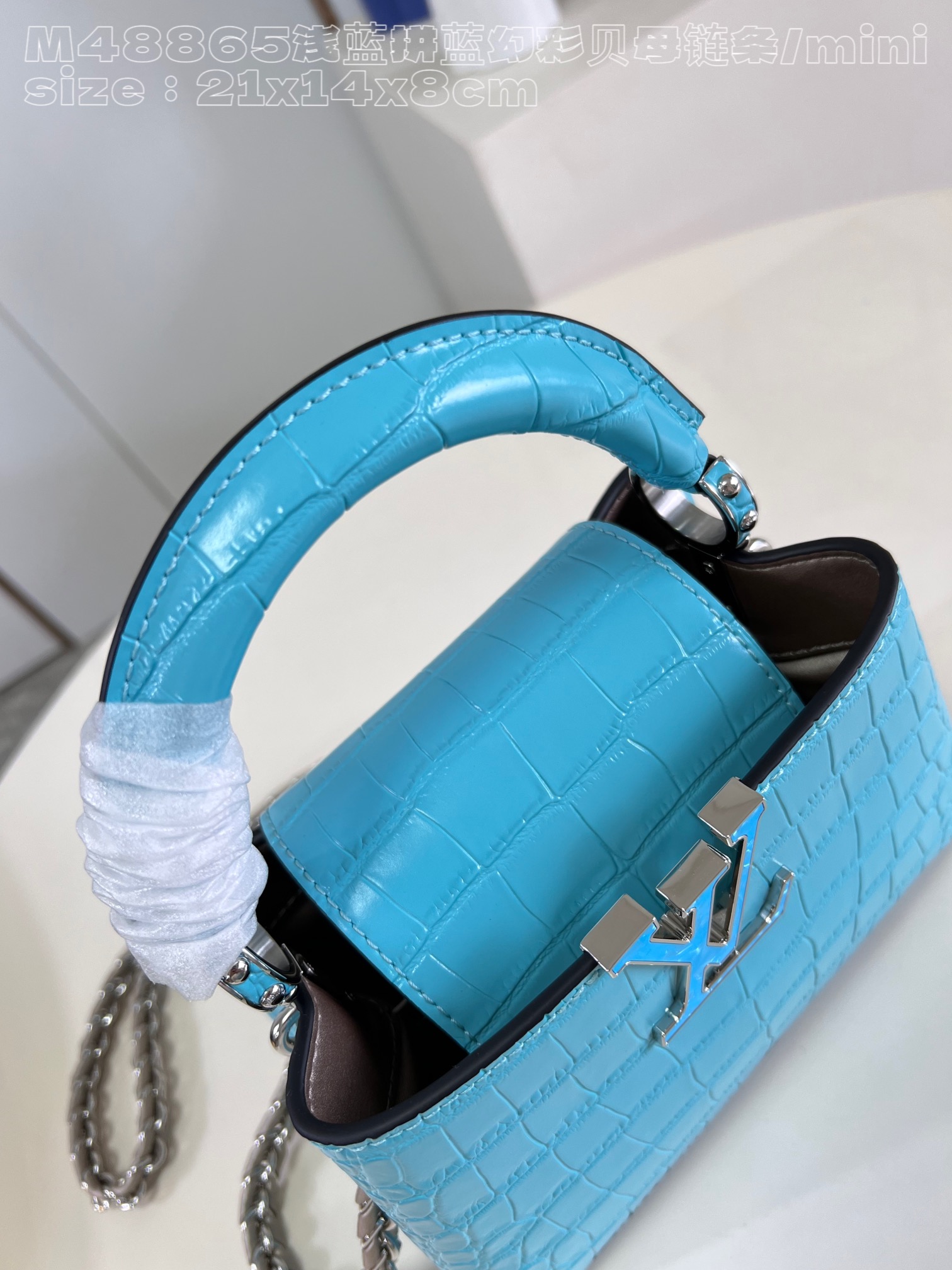 l**is V*t*n capucines mini