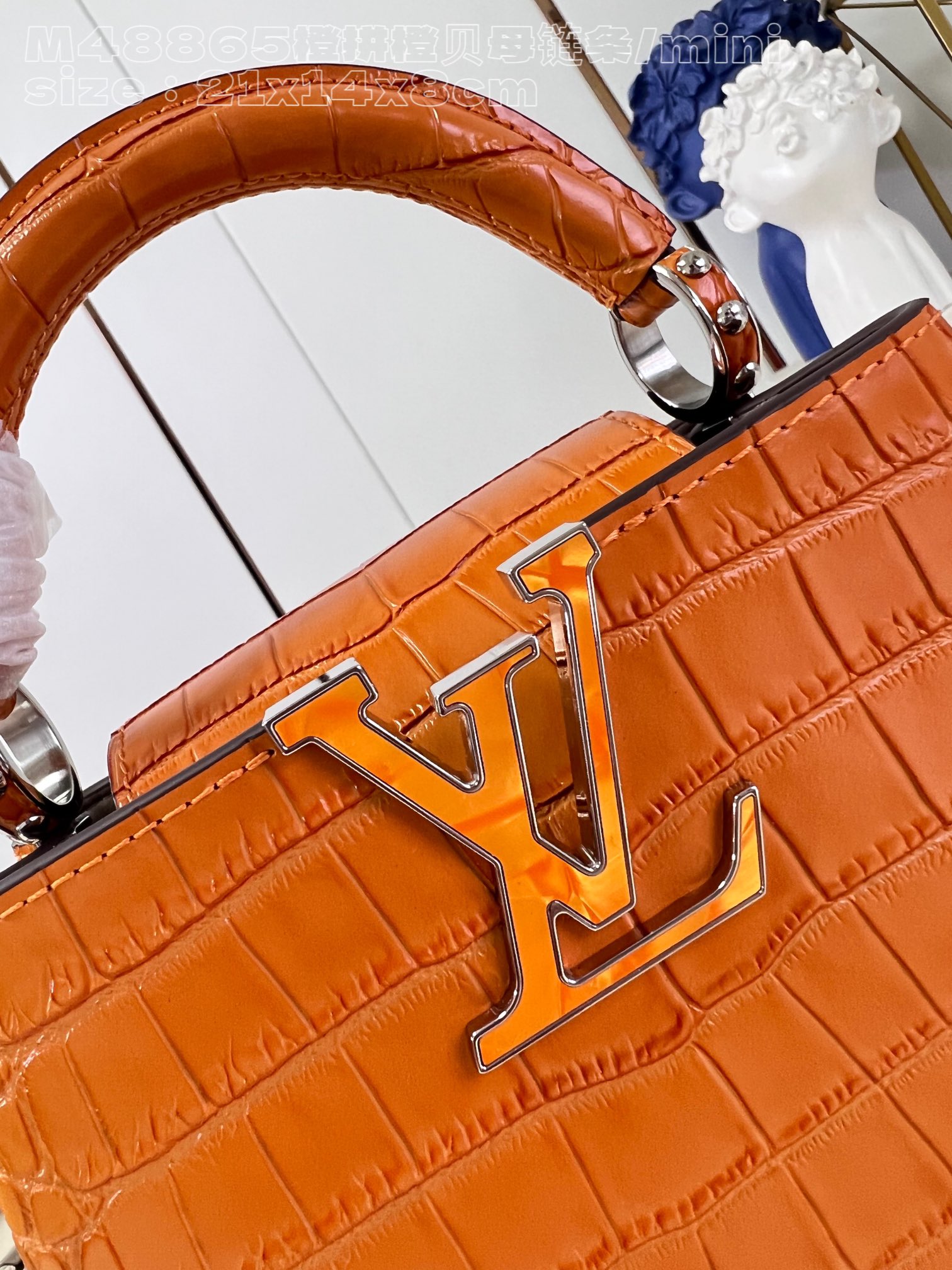 l**is V*t*n capucines mini