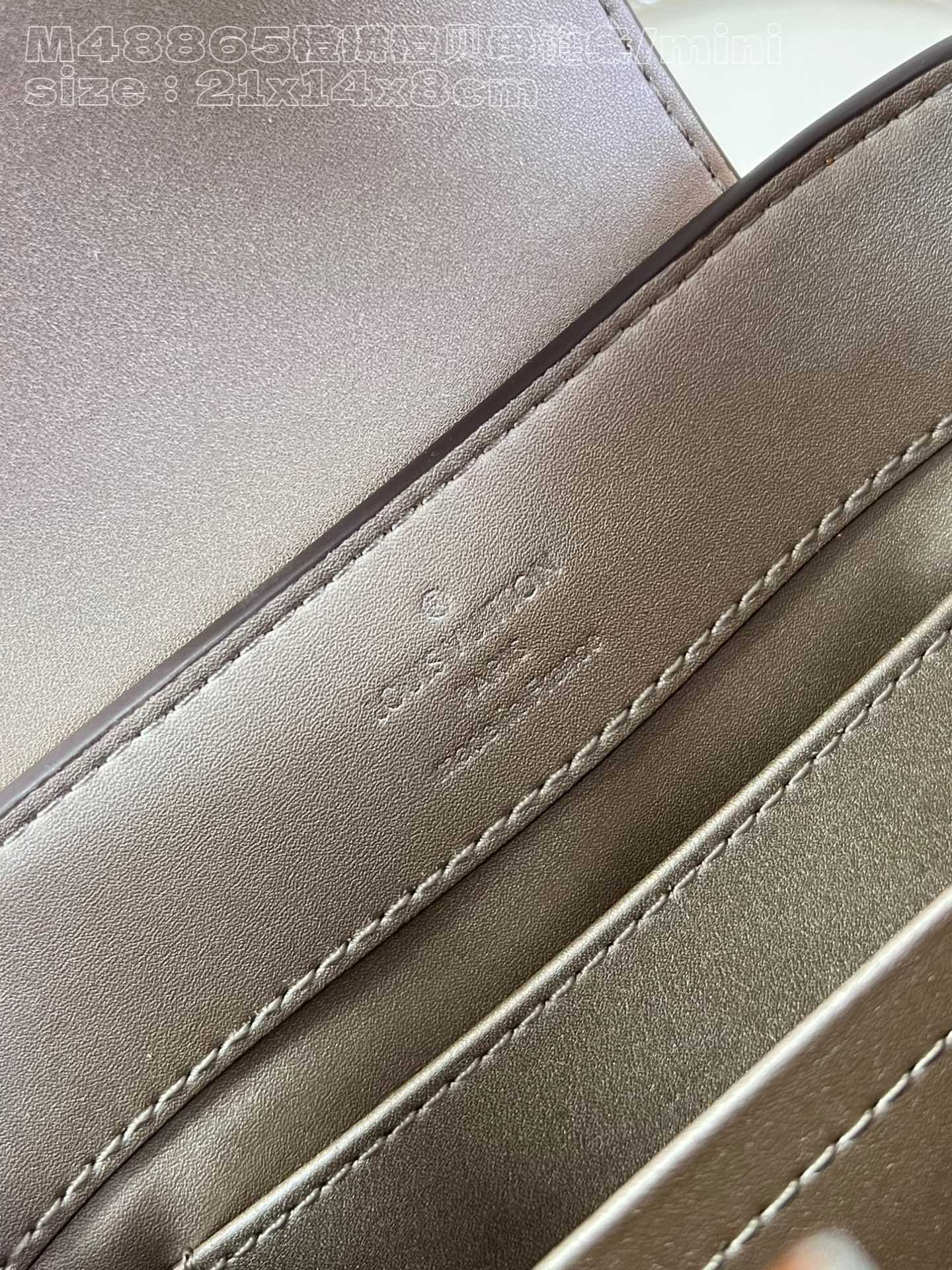 l**is V*t*n capucines mini